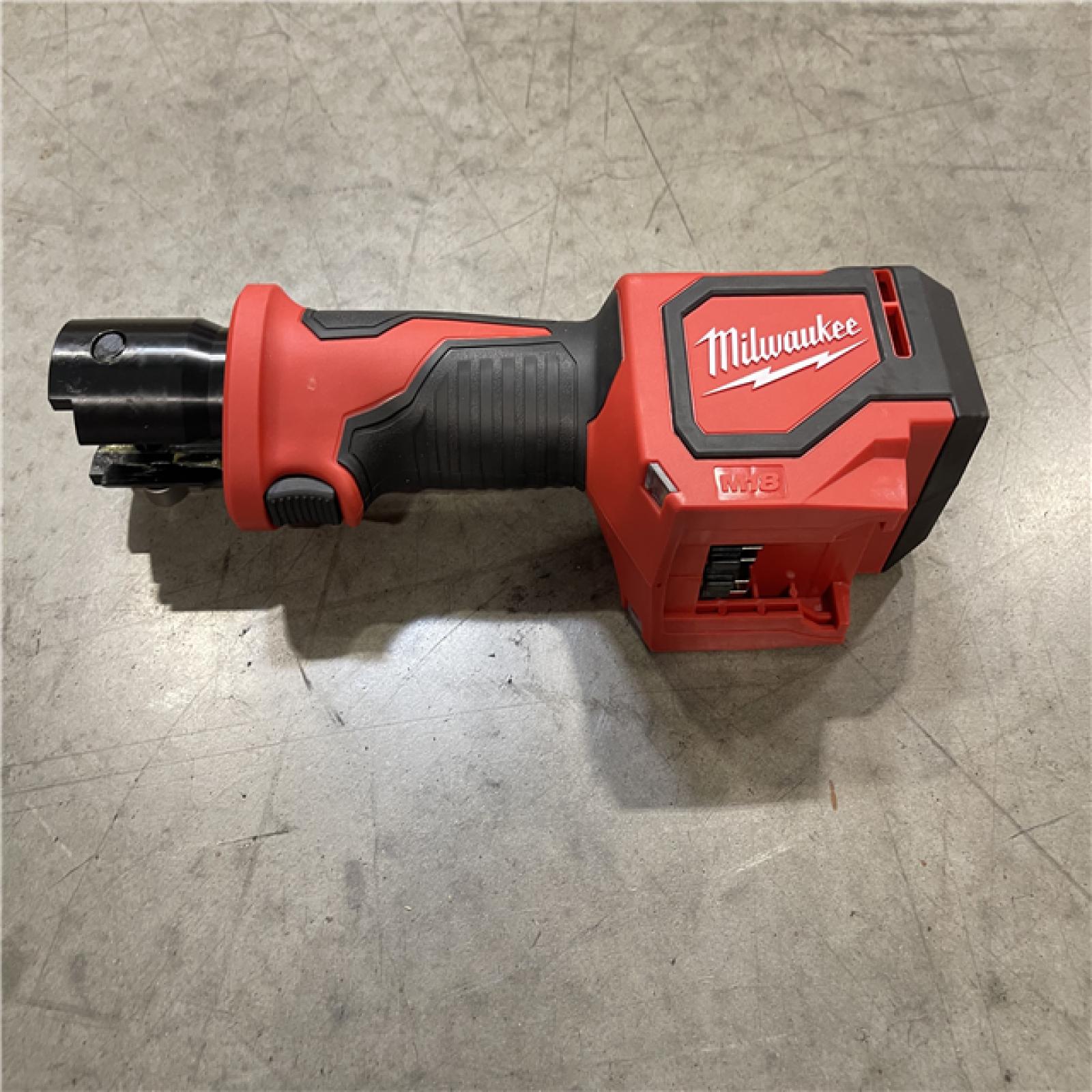 AS IS- Milwaukee M18 18V Lithium-Ion Cordless Short Throw PEX Press Tool Kit