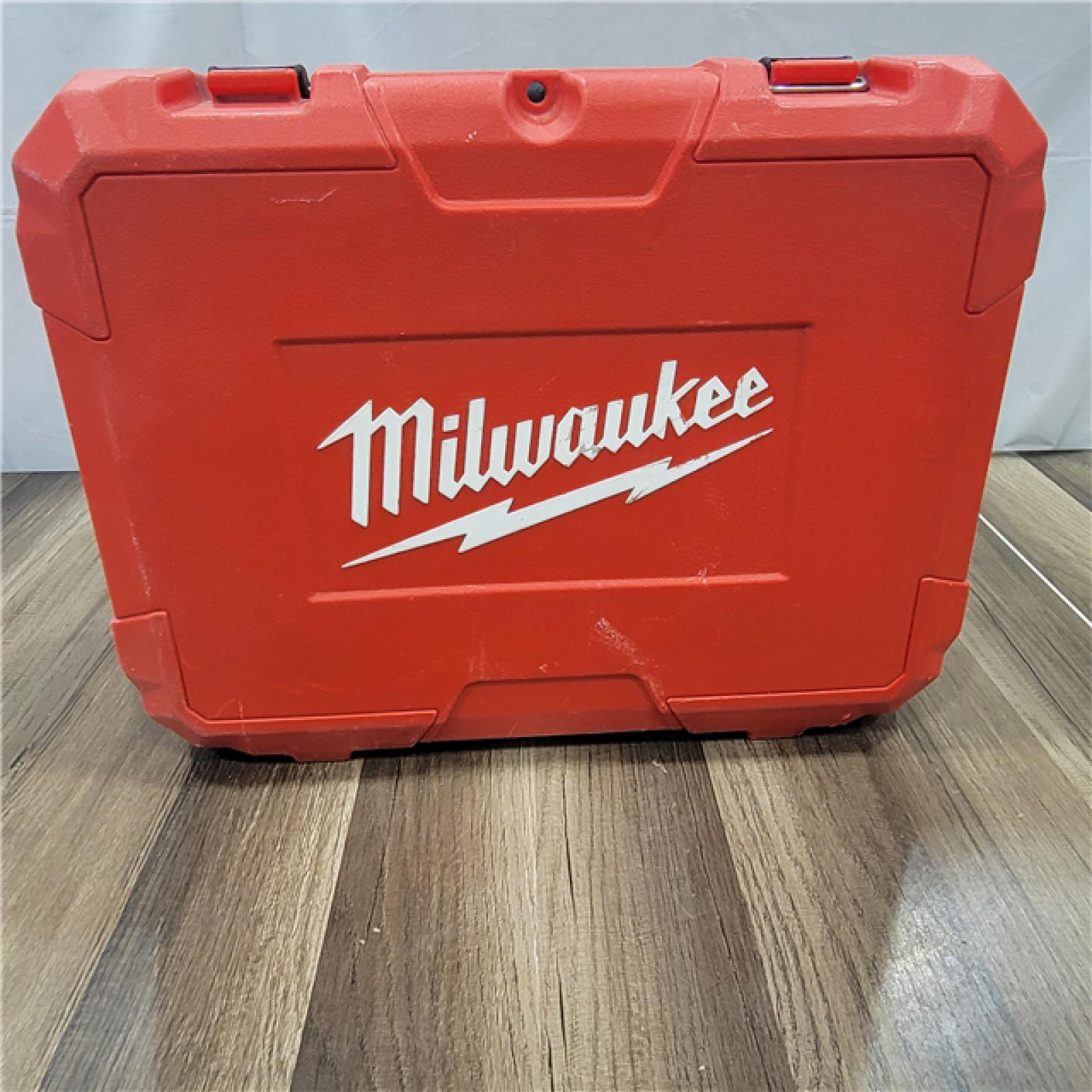 AS-IS Milwaukee-3632-21 M12 Green Beam Laser 360Â° 3-Plane Kit