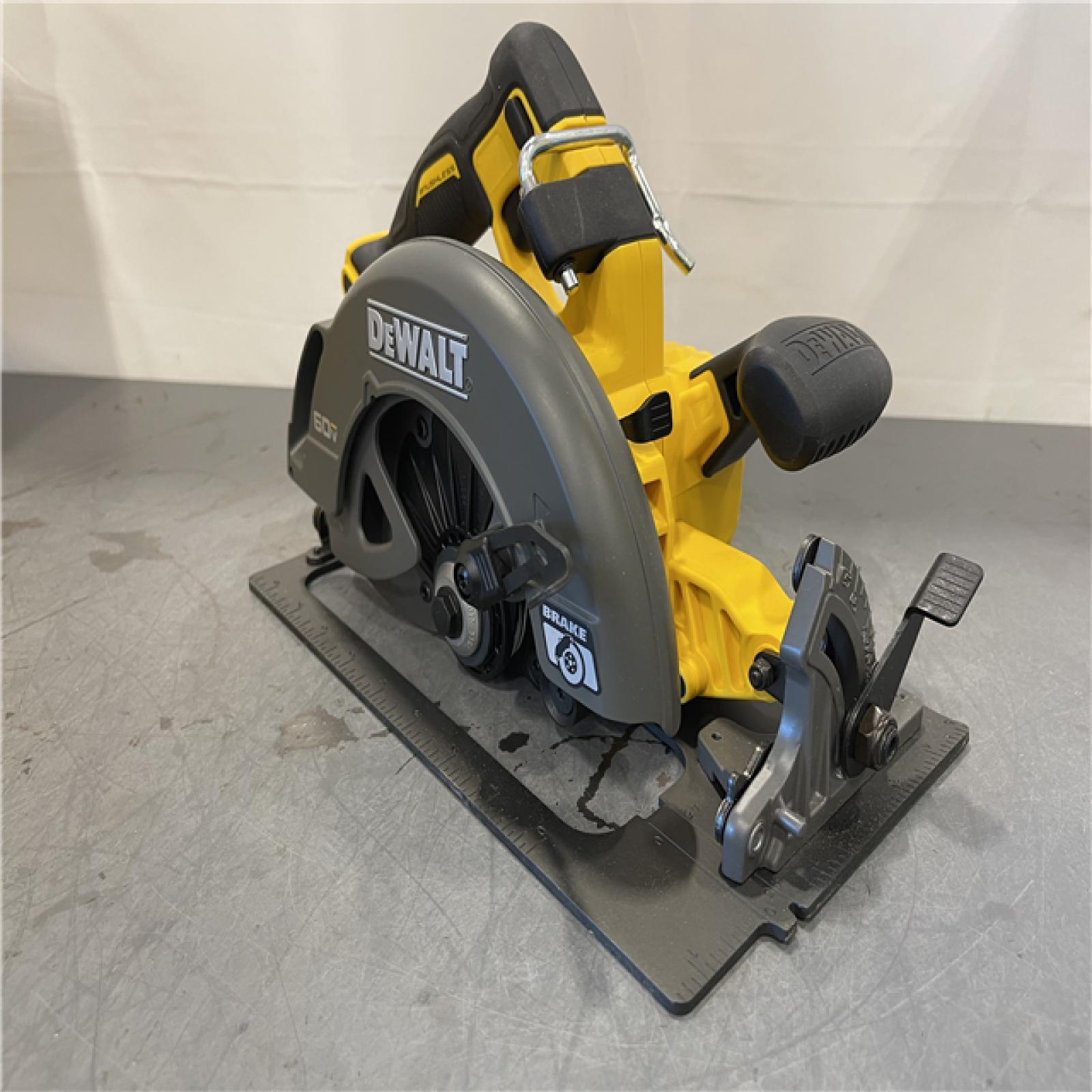 AS-IS - DeWALT FLEXVOLT 60V MAX Cordless Brushless 7-1/4 in. Circular Saw with Brake