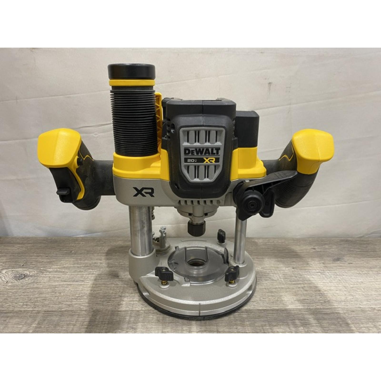 AS-IS DEWALT 20V MAX XR 2-1/4 Peak HP Brushless Cordless Plunge Router (Tool Only)