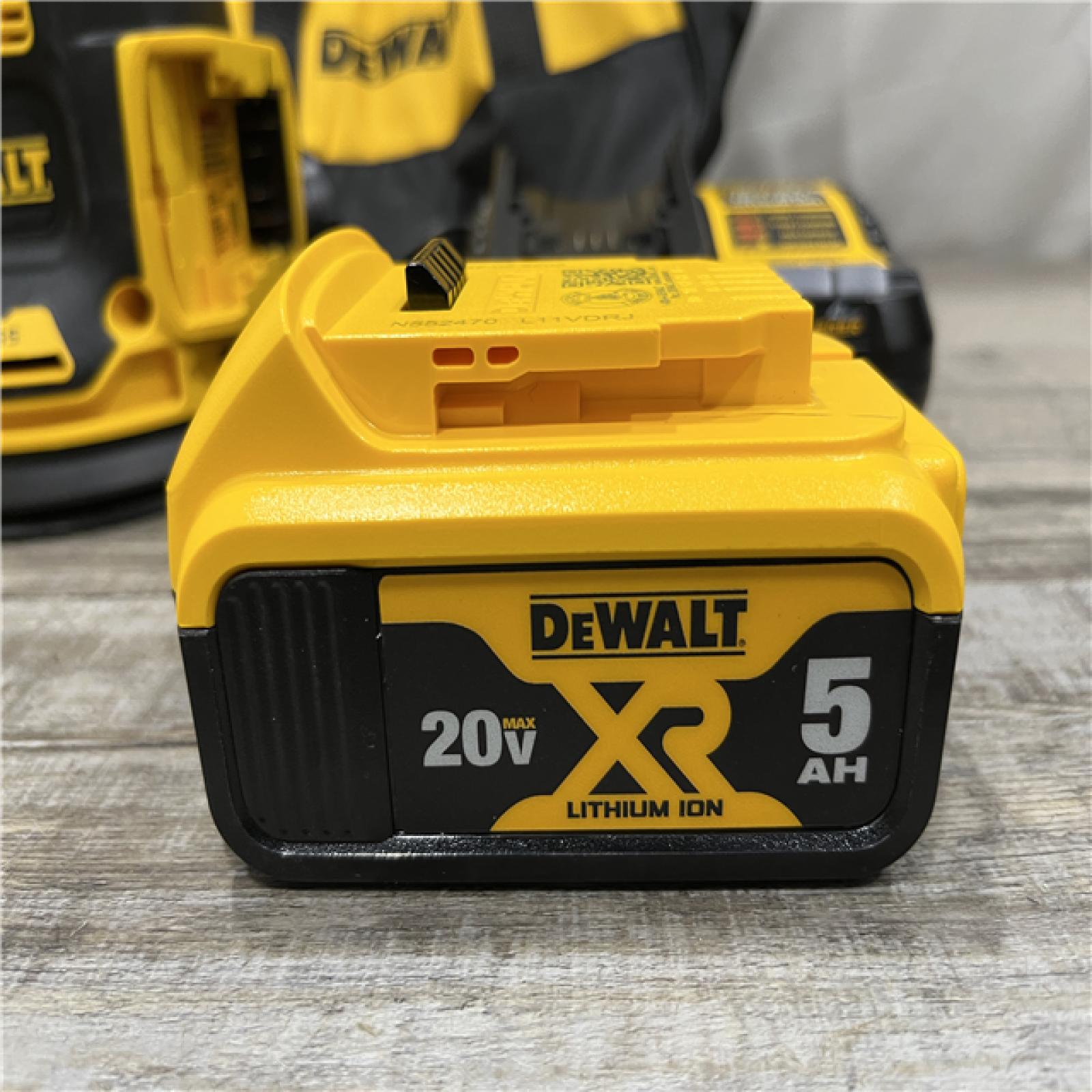AS-IS DEWALT 20V MAX XR Cordless Brushless 5 in. Random Orbital Sander Kit
