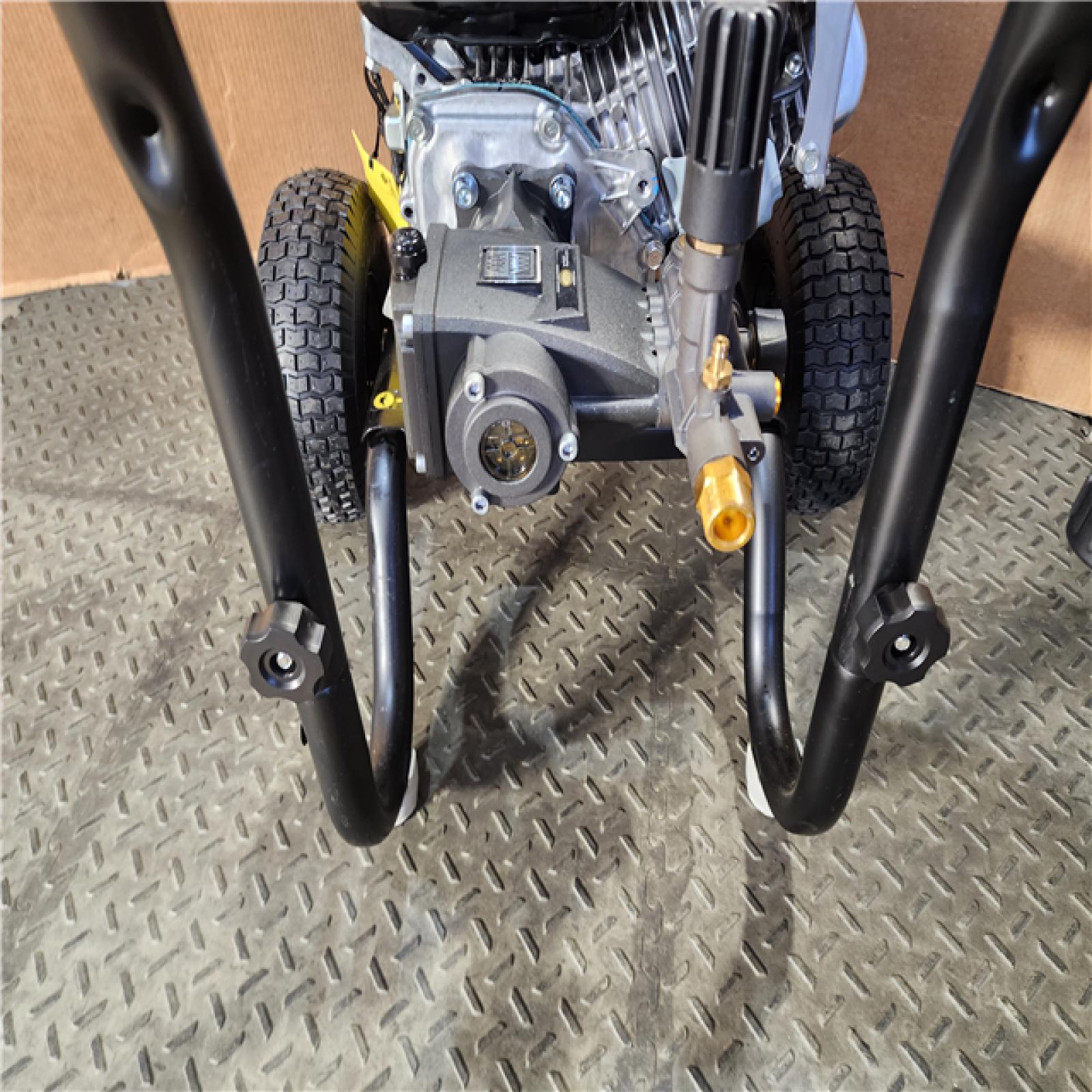 HOUSTON LOCATION - AS-IS DEWALT 3600 PSI 2.5 GPM Gas Cold Water Professional Pressure Washer with HONDA GX200 Engine