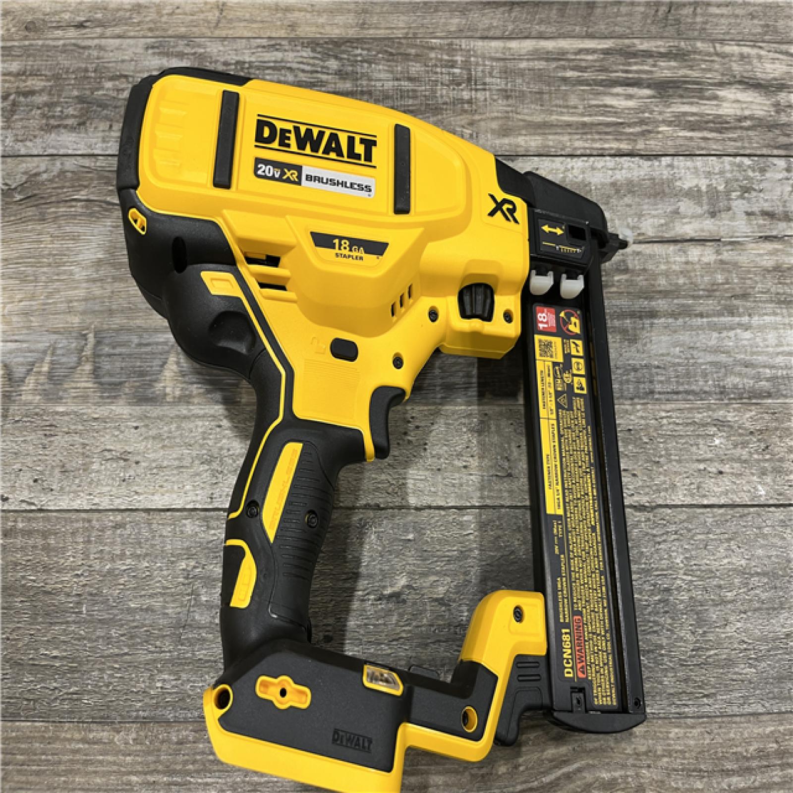 AS-IS DEWALT 20V MAX XR Lithium-Ion Cordless 18-Gauge Narrow Crown Stapler Kit