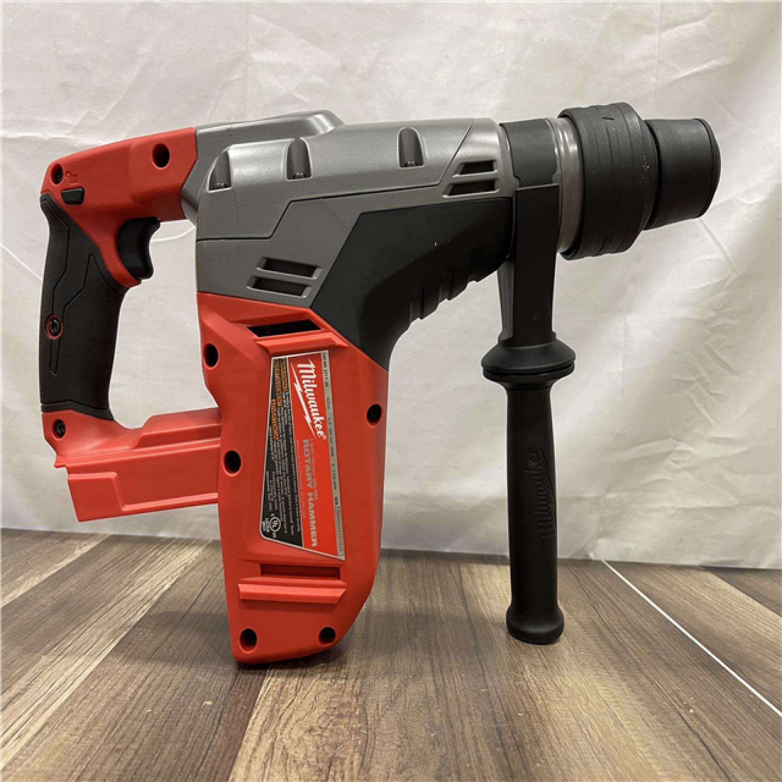 AS-IS Milwaukee FUEL 18V Lithium-Ion Brushless Cordless 1-9/16 in.  (Tool-Only)