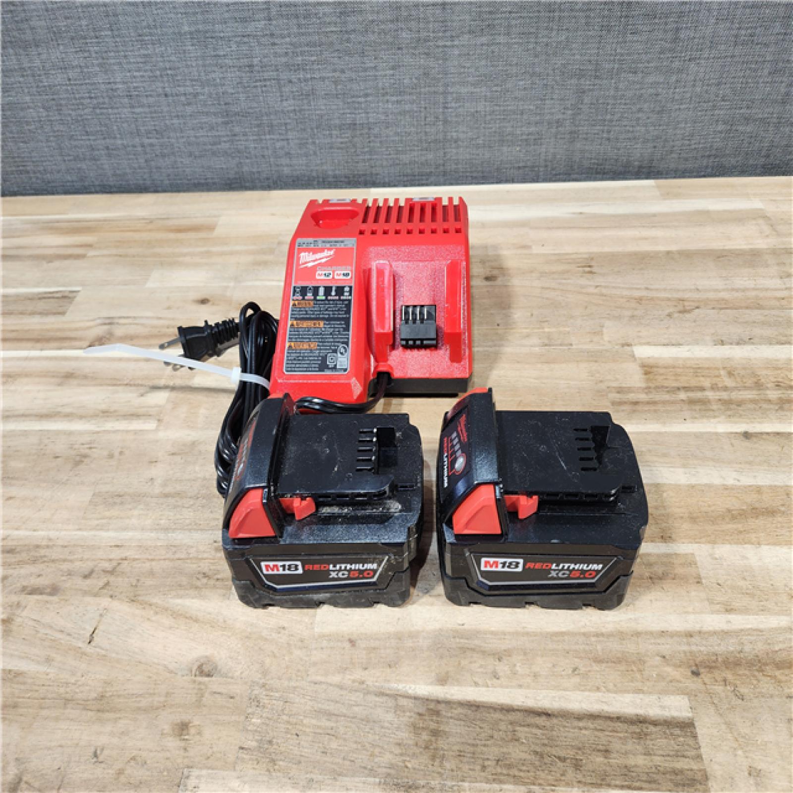 HOUSTON LOCATION - AS-IS MILWAUKEE 2 TOOL COMBO KIT W/ (2) BATTERY & CHARGER