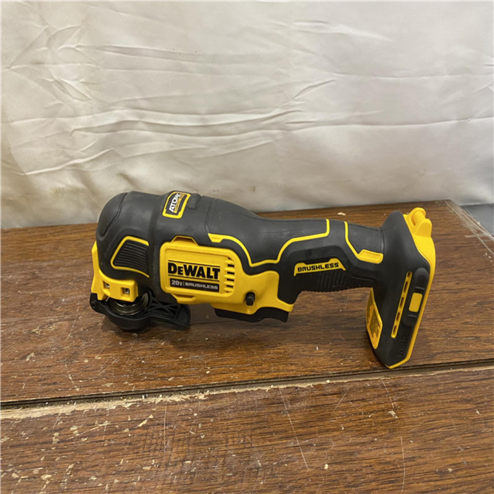 AS-IS DEWALT ATOMIC 20V MAX Cordless Brushless Oscillating Multi Tool (Tool Only)