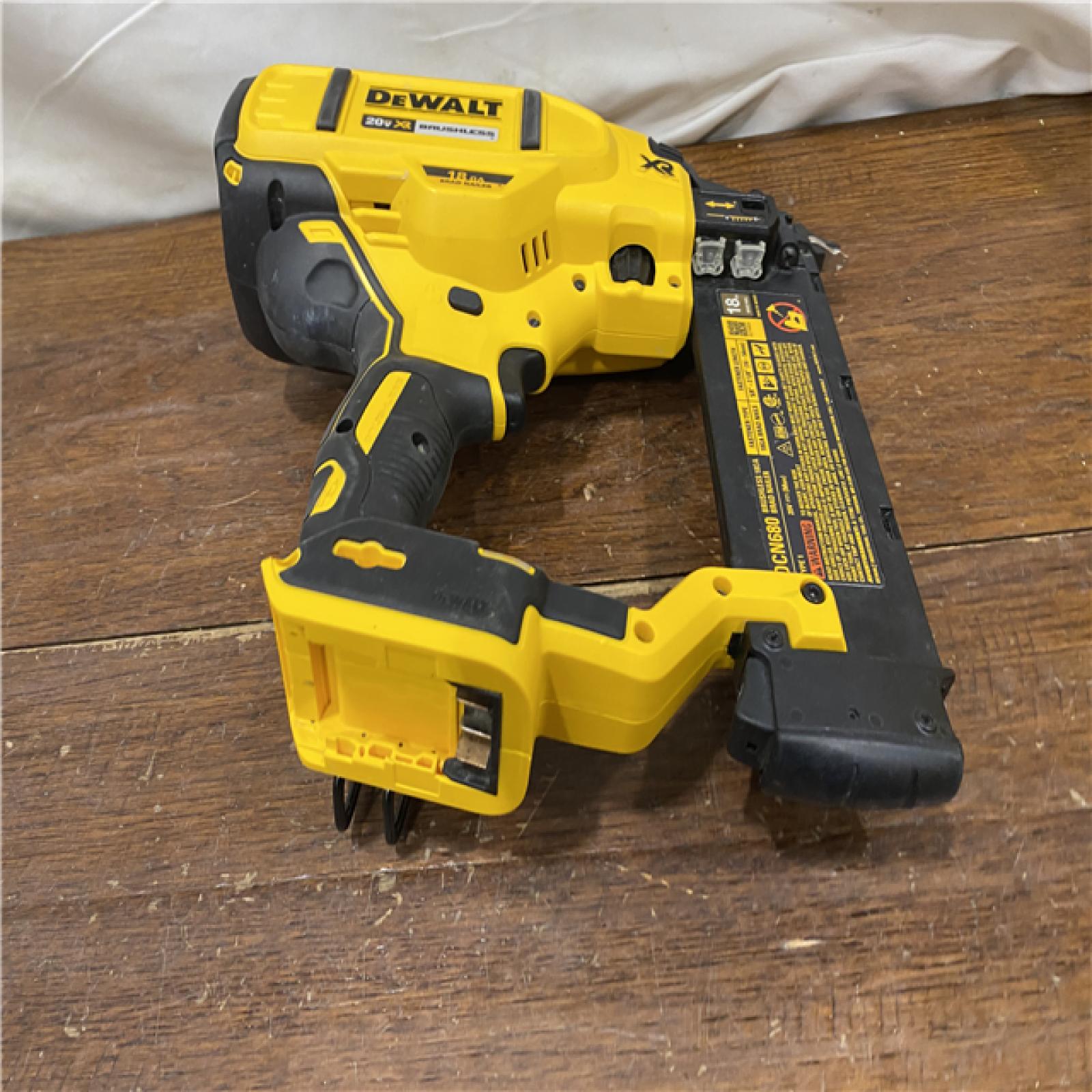 AS-IS DEWALT 20V MAX XR 18 Gauge Brad Nailer Kit