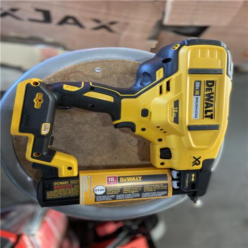 LIKE NEW! - DEWALT 20V MAX XR Lithium-Ion Cordless 18-Gauge Narrow Crown Stapler (Tool Only)