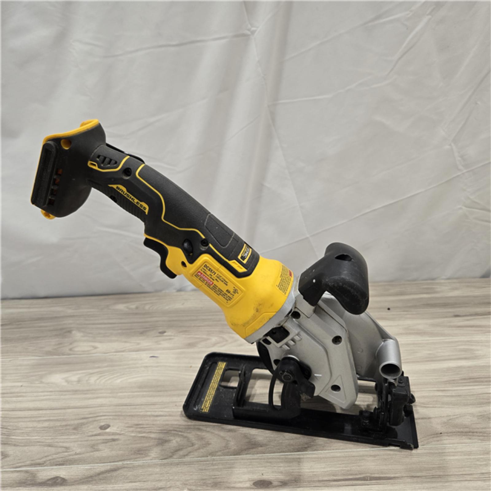 AS-IS DEWALT ATOMIC 20V MAX Cordless Circular Saw (Tool Only)