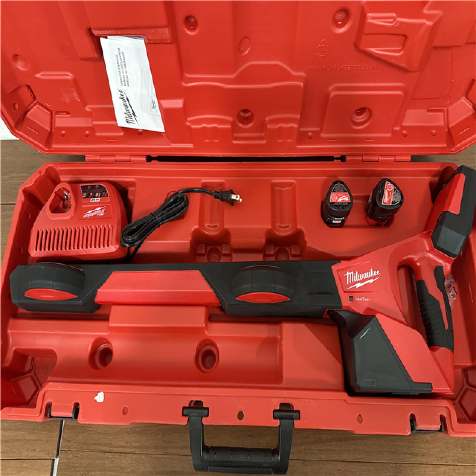 California AS-IS Milwaukee M12 Pipeline Locator Kit  Includes (2) Batteries  Charger & Hardcase.