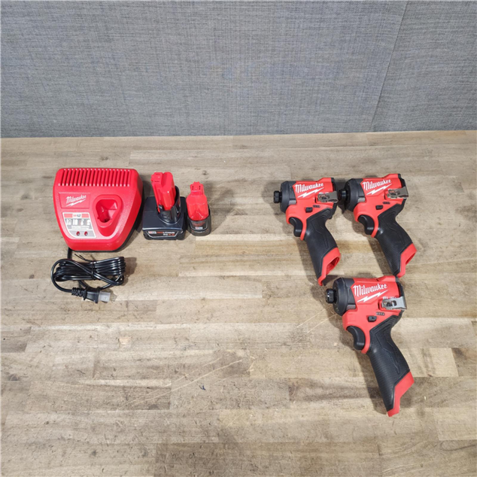 HOUSTON LOCATION - AS-IS MILWAUKEE 3 TOOL COMBO KIT W/ (2) BATTERY & CHARGER
