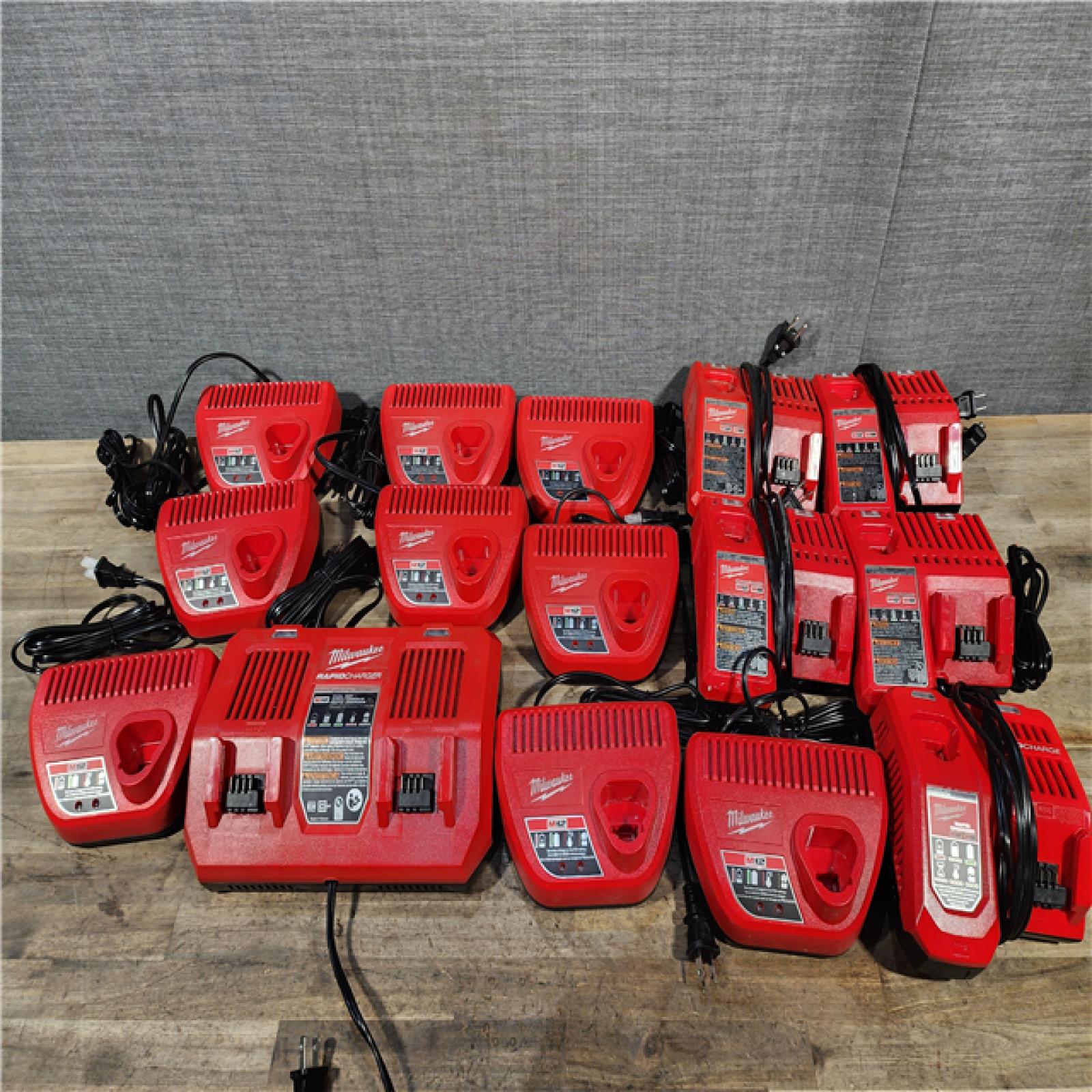 HOUSTON LOCATION - AS-IS MILWAUKEE BATTERY CHARGER PACK QTY - 15