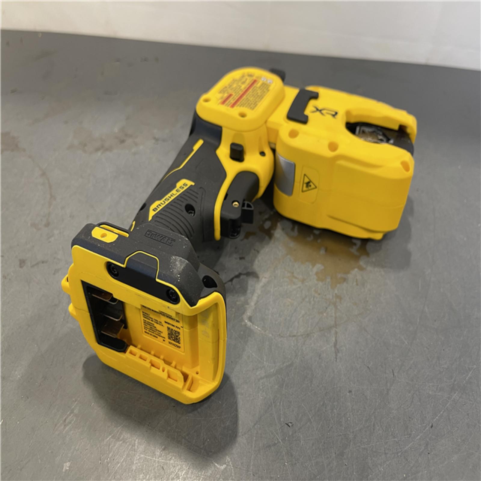 AS-IS - DeWalt 20-Volt MAX XR Copper Cutter