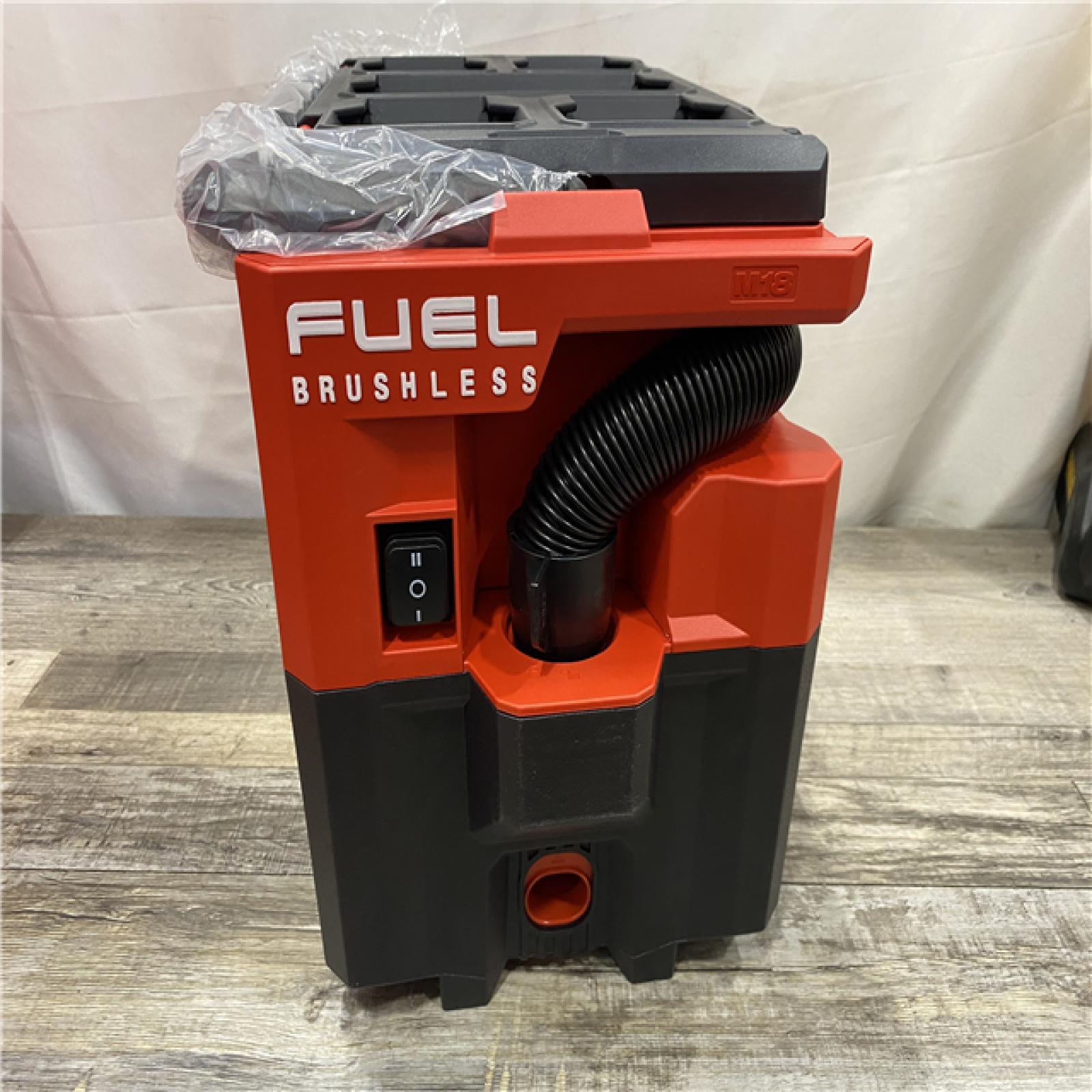 LIKE NEW - Milwaukee FUEL PACKOUT 18-Volt Lithium-Ion Cordless 2.5 Gal. Wet/Dry Vacuum (Vacuum-Only)