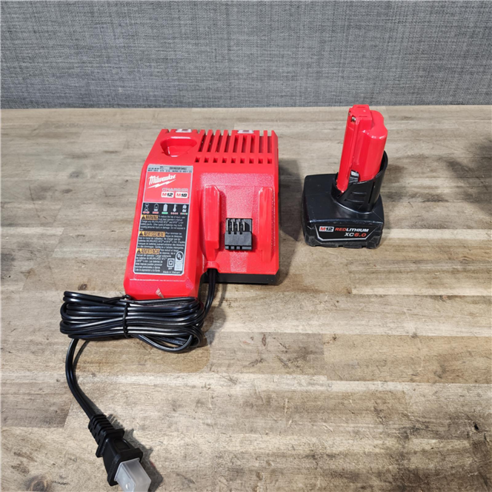 HOUSTON LOCATION - AS-IS Milwaukee Green 125 Ft. Cross Line and Plumb Points Laser Level Kit