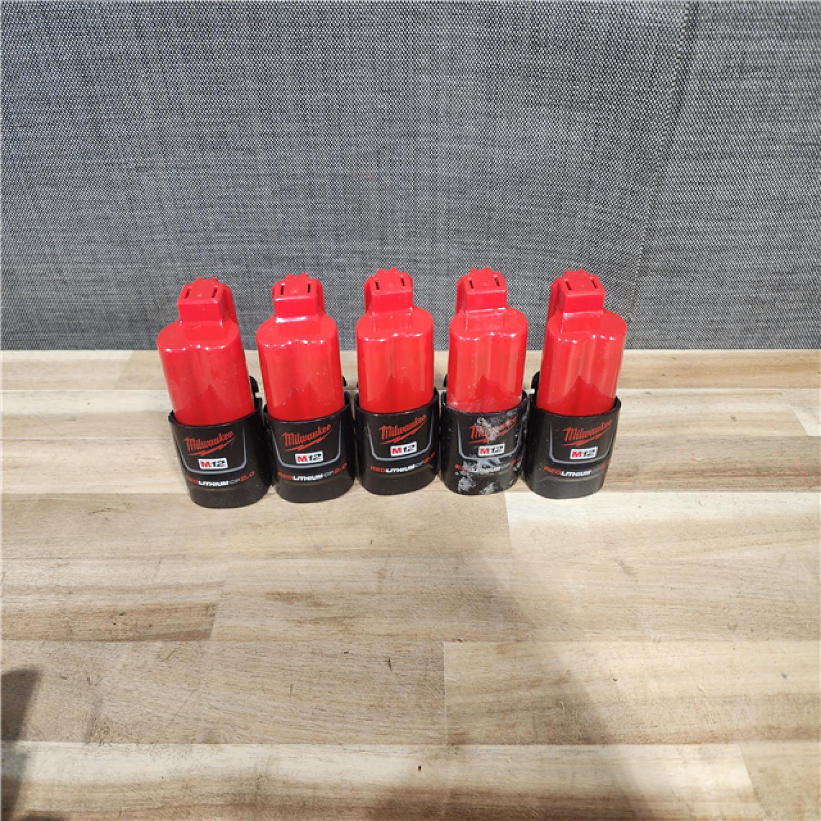 HOUSTON LOCATION - AS-IS MILWAUKEE BATTERY PACK QTY - 15