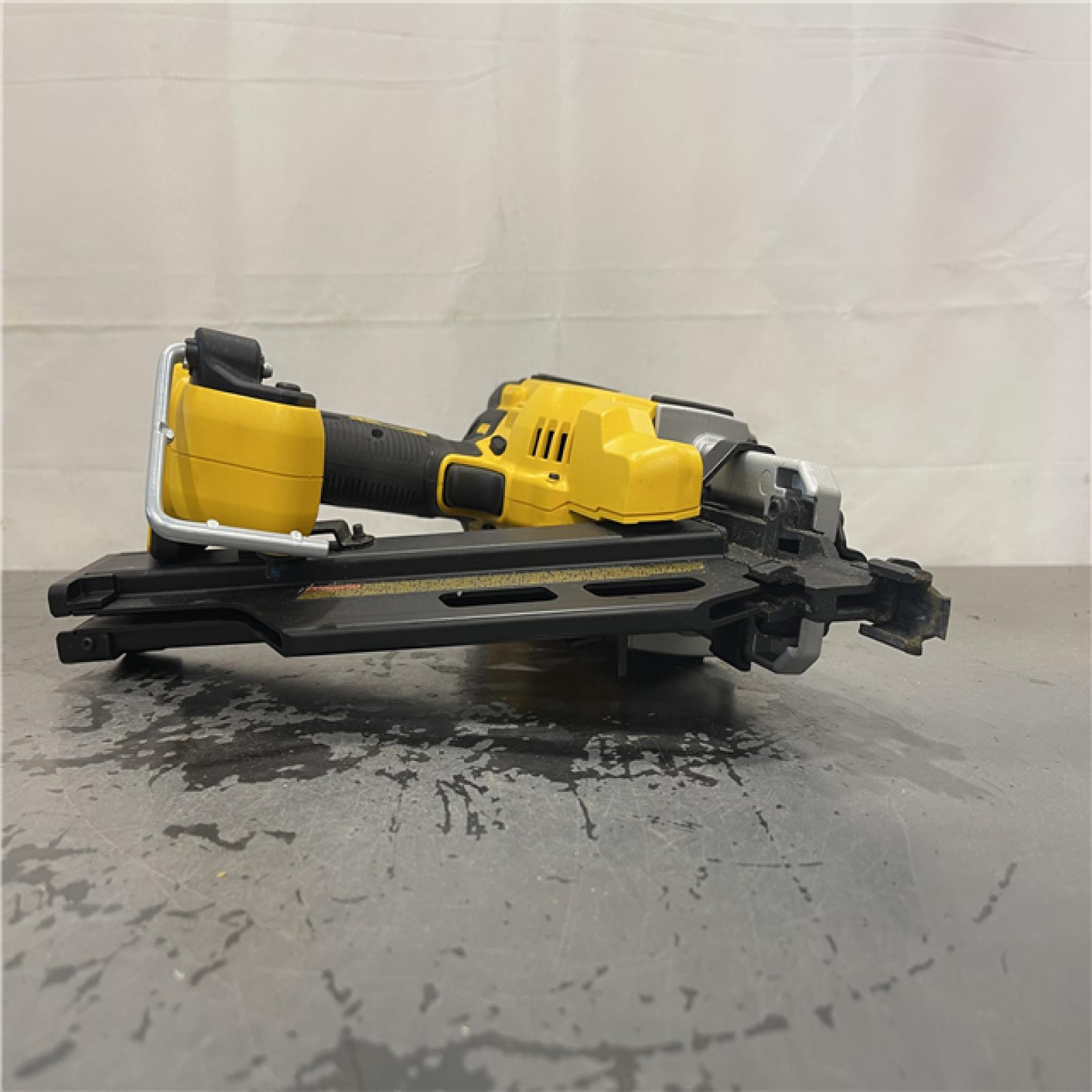 AS-IS- DEWALT 20V 30 Degree Cordless Framing Nailer (Tool-Only)