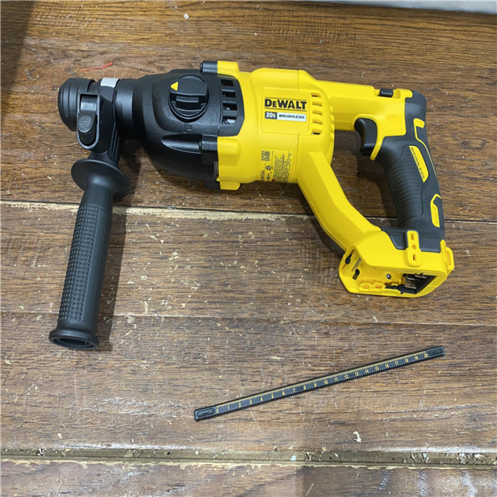 AS-IS AS-IS Milwaukee 2880-20 M18 FUEL 18-Volt Lithium-Ion Brushless Cordless 4-1/2 in./5 in. Grinder W/Paddle Switch (Tool-Only)