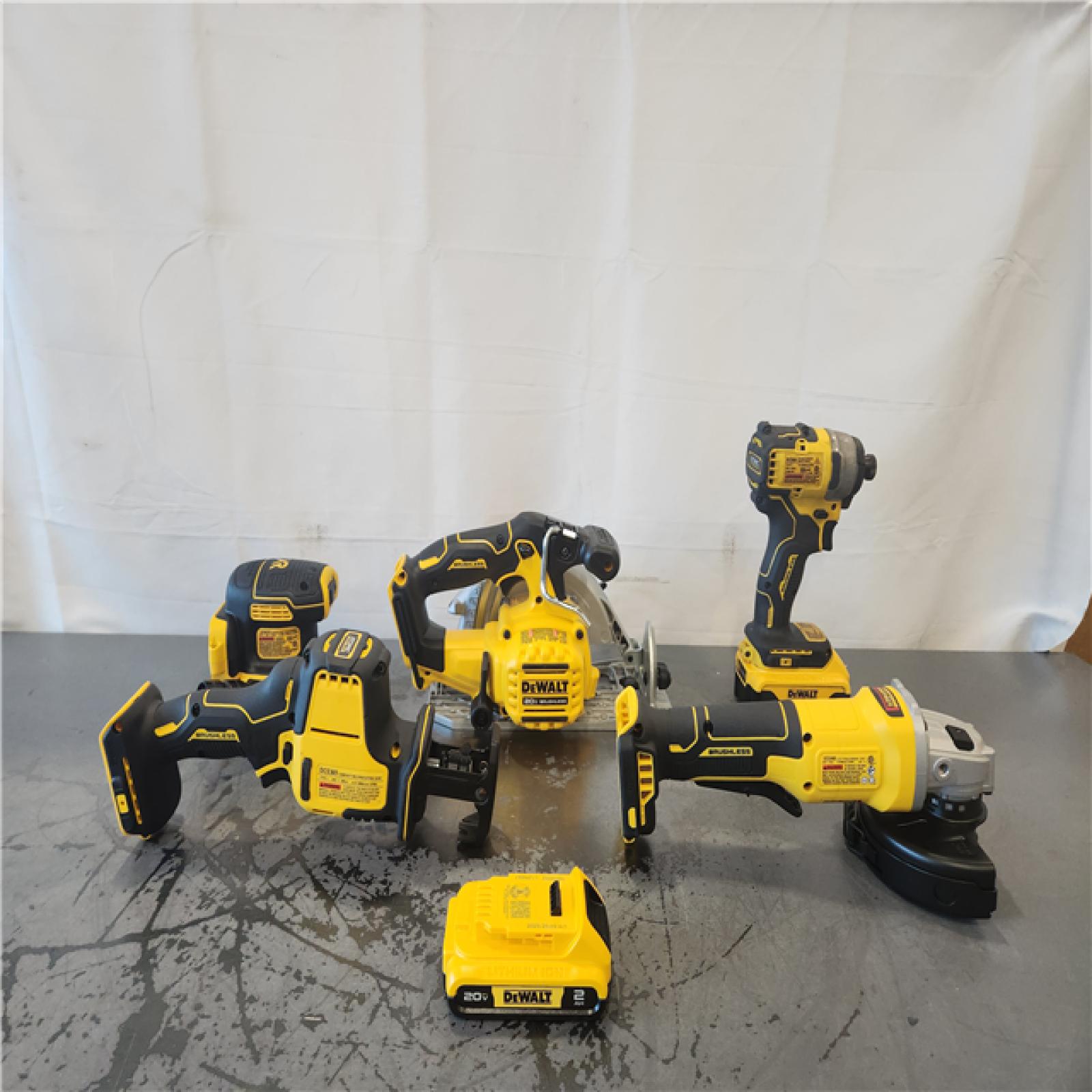 AS-IS- Dewalt 20-Volt MAX ToughSystem Lithium-Ion 5-Tool Cordless Combo Kit