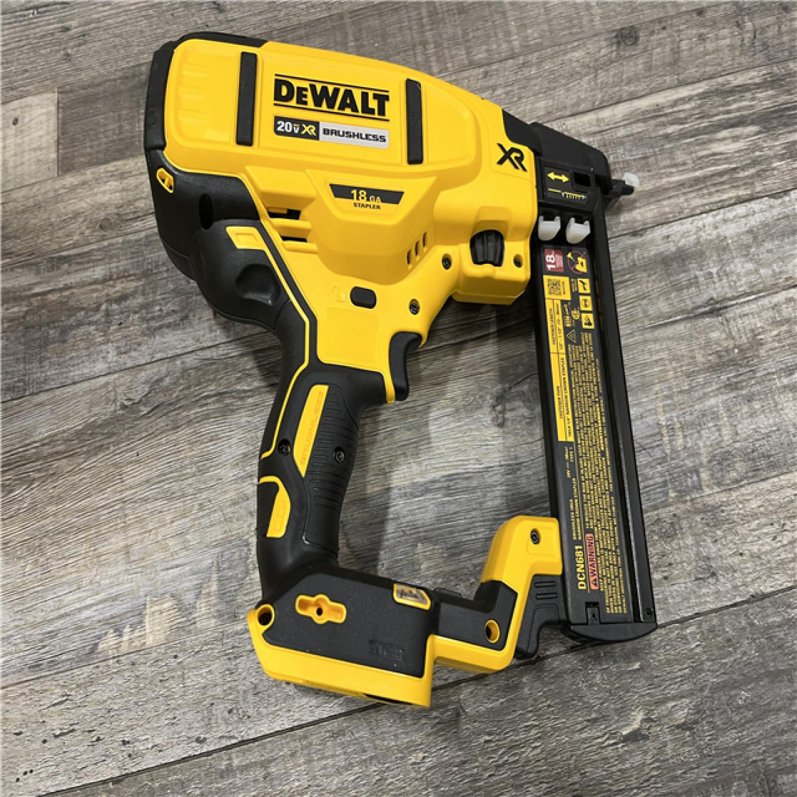 AS-IS DEWALT 20V MAX XR Lithium-Ion Cordless 18-Gauge Narrow Crown Stapler Kit