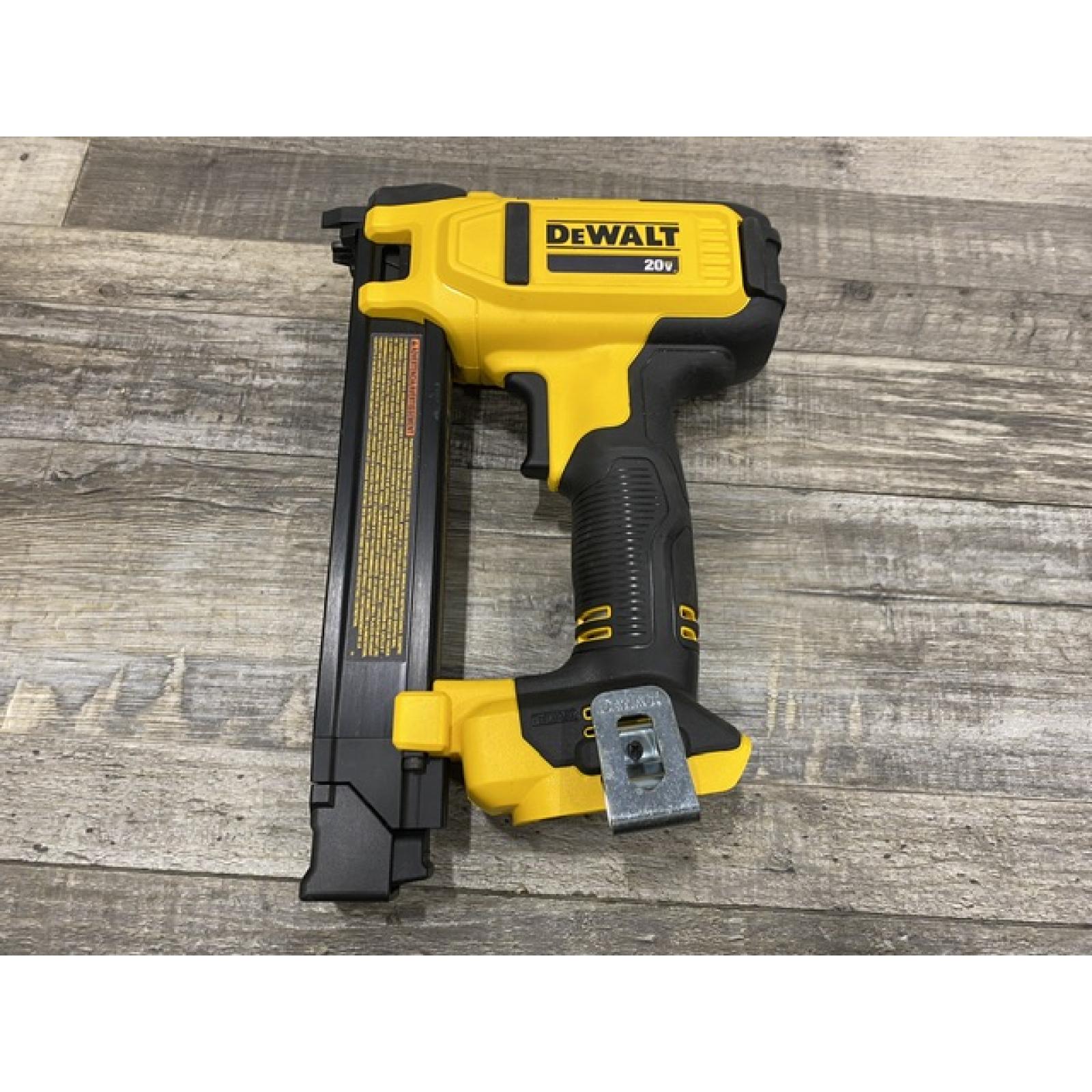 AS-IS DEWALT 20V MAX Lithium-Ion Cordless Cable Stapler Kit