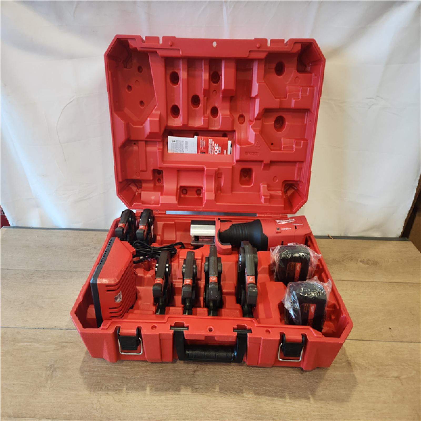 AS-IS- Milwaukee M18 Force Logic ONE KEY Press Tool 1/2-2 Kit