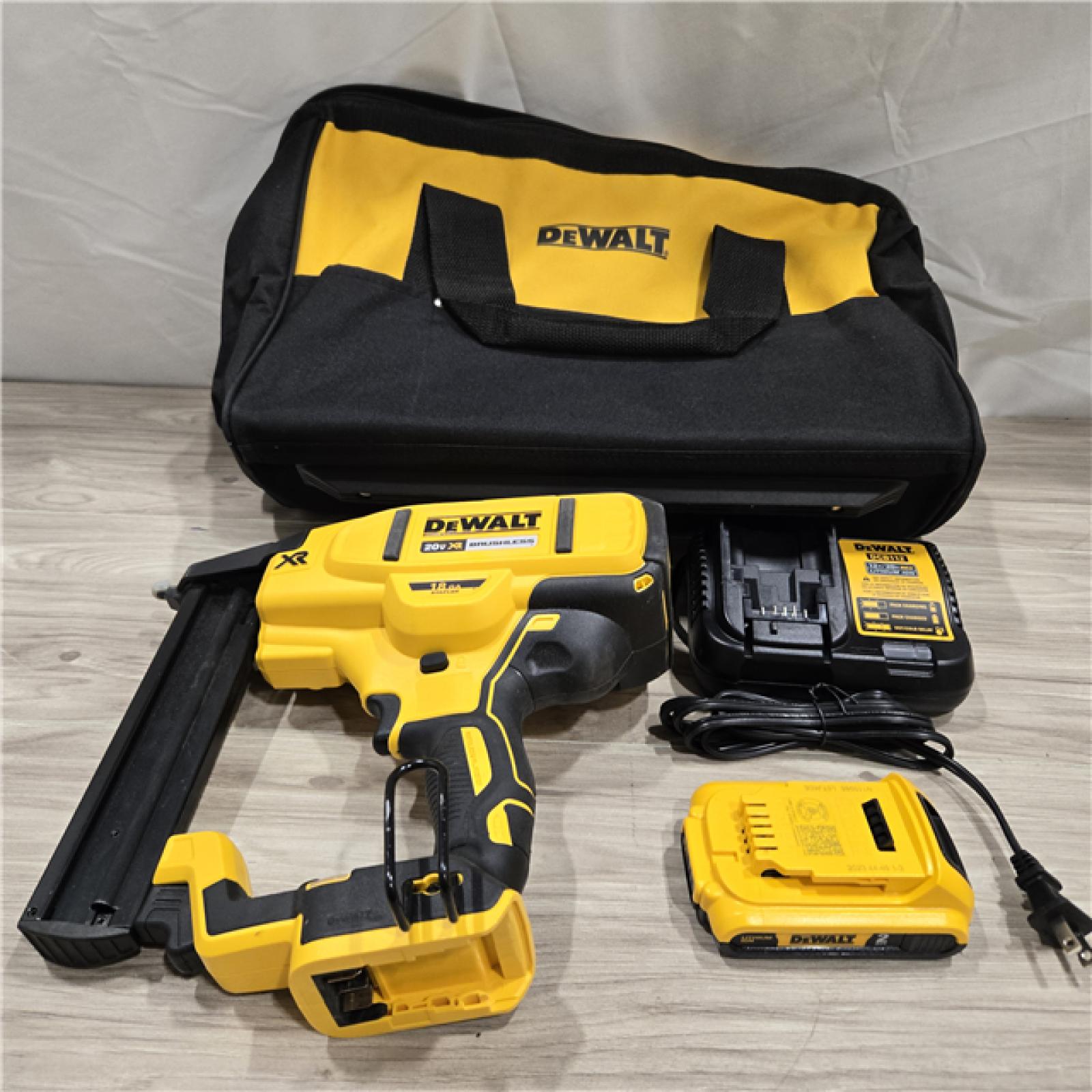 AS-IS DeWALT DCN681D1 20V MAX 18ga Cordless Narrow Crown Stapler Kit