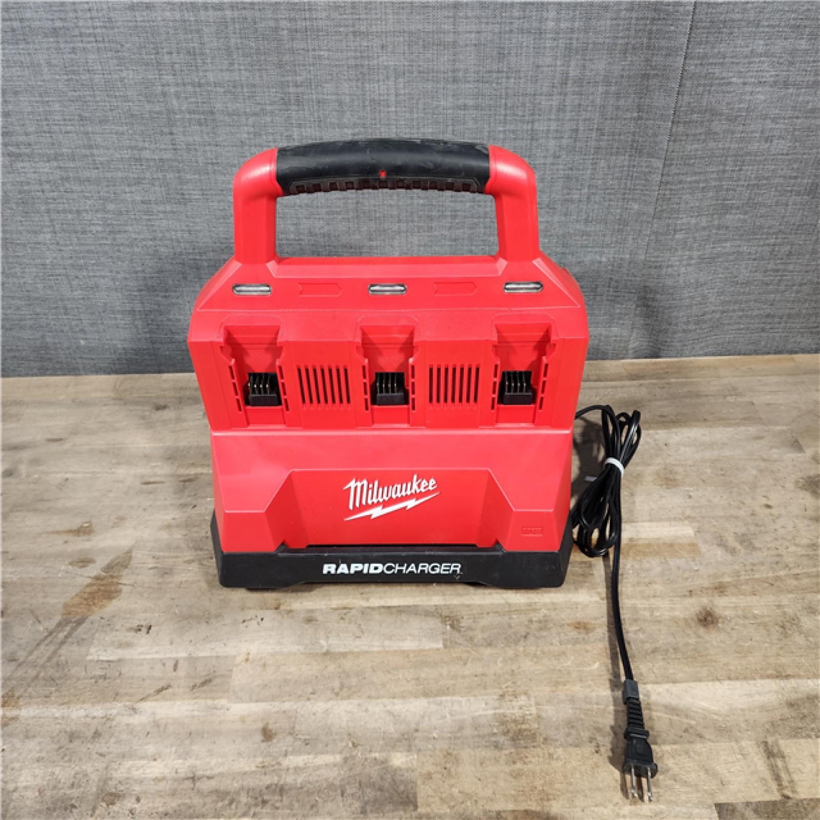 HOUSTON LOCATION - AS-IS Milwaukee M18 Packout Six Bay Rapid Charger (Tool-Only)