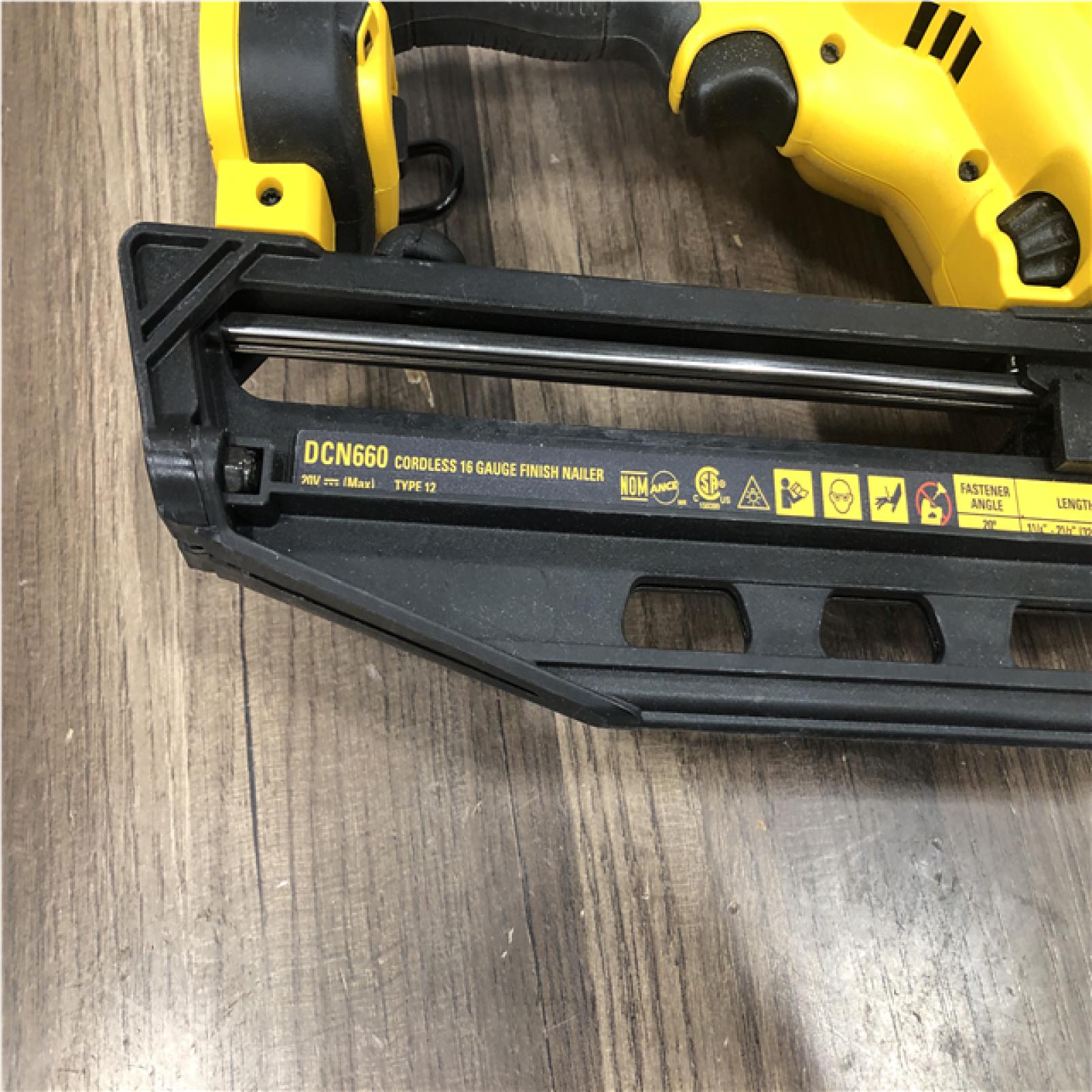 AS-IS DEWALT 20V MAX XR 16-Gauge Electric Cordless Angled Finishing Nailer Kit