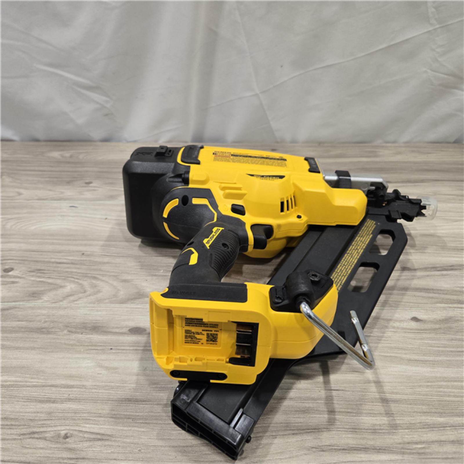 AS-IS DEWALT 20V 30 Degree Cordless Framing Nailer (Tool-Only)