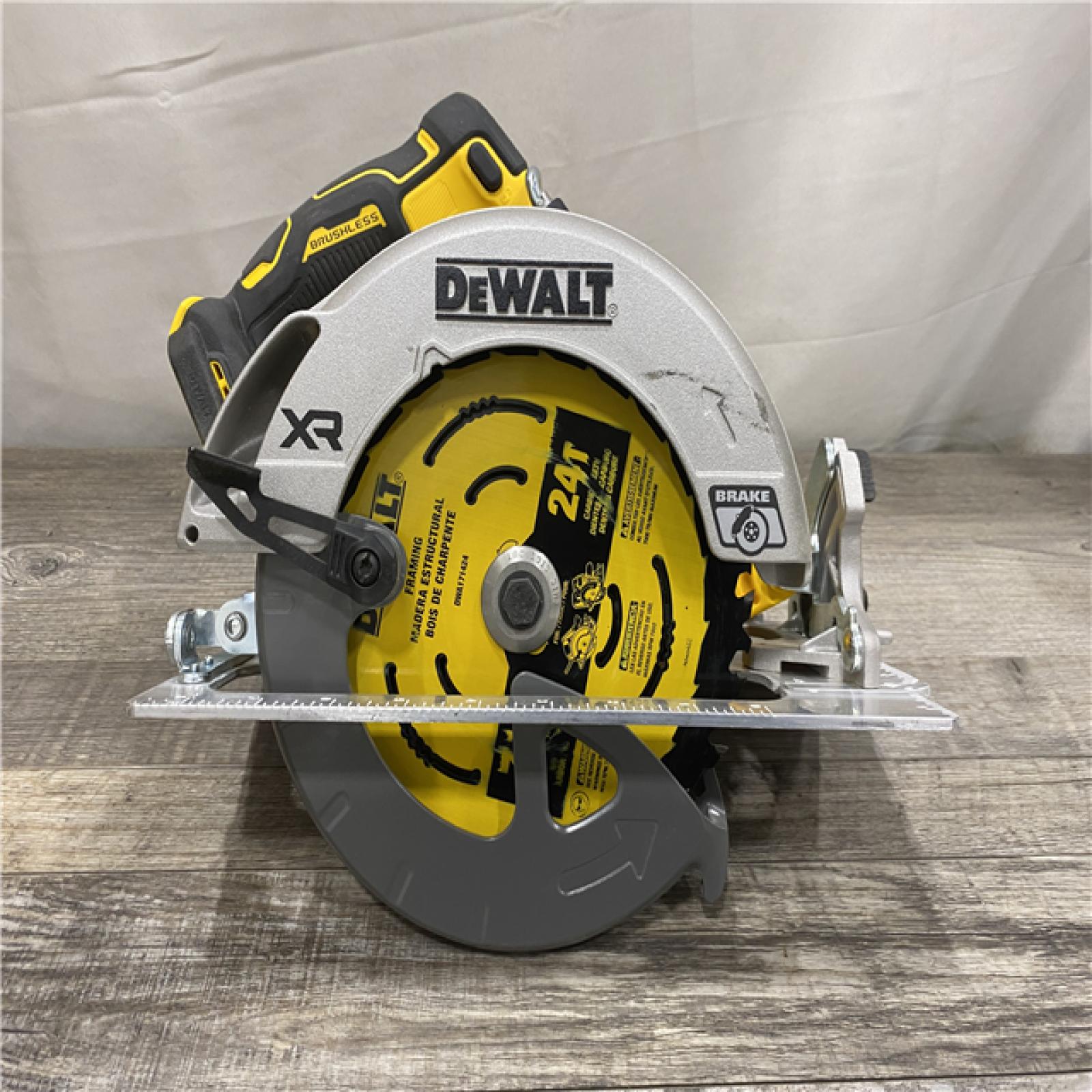 AS-IS DEWALT 20-Volt MAX 7-1/4 in. Cordless Circular Saw (Tool Only)