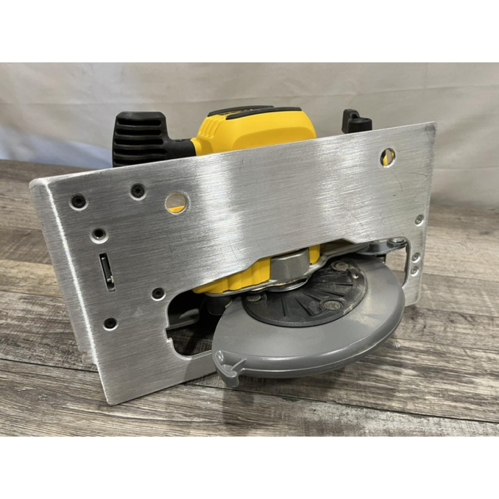 AS-IS DEWALT 20-Volt MAX 7-1/4 in. Cordless Circular Saw (Tool Only)