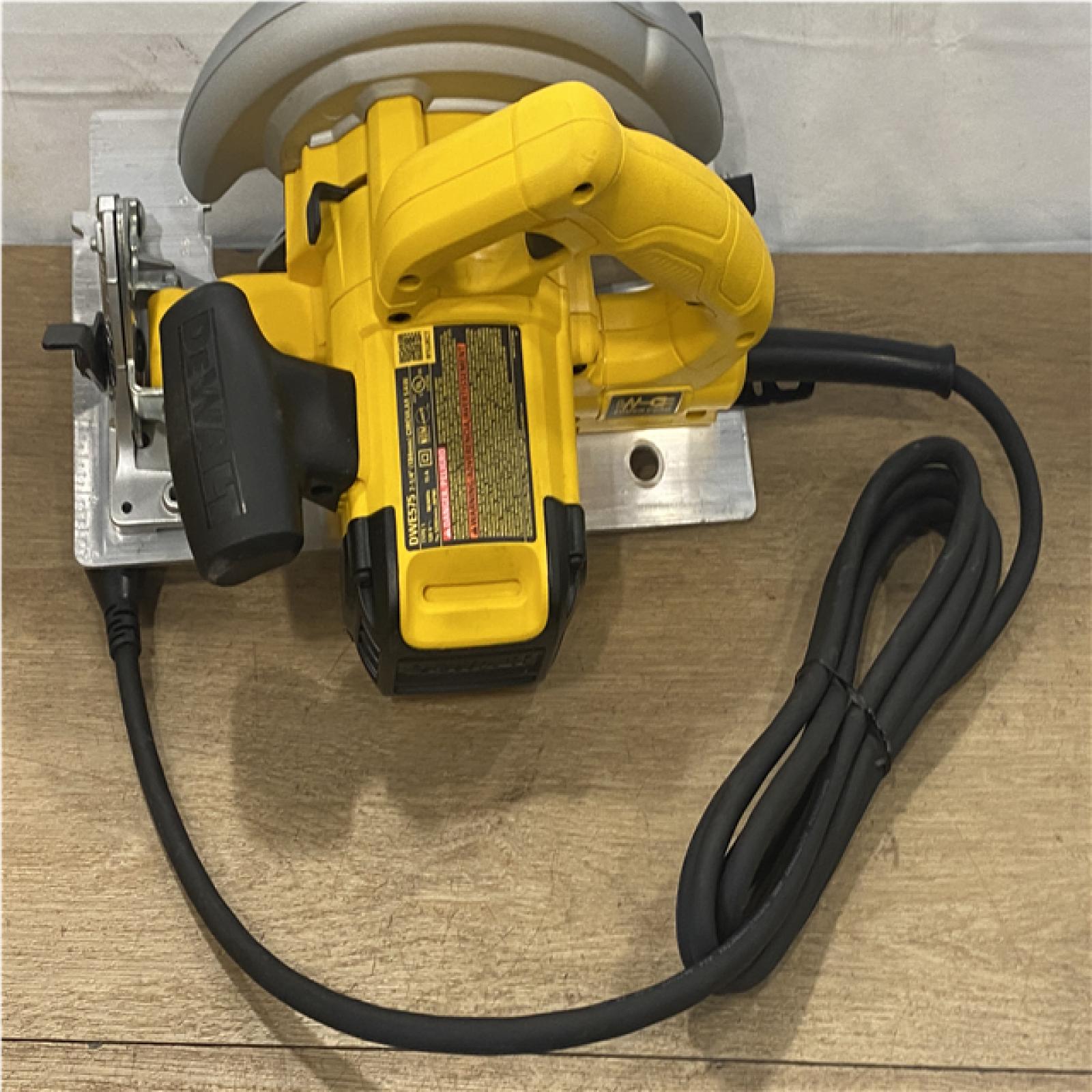 AS-IS DEWALT 15 Amp Corded 7-1/4 in. Lightweight Circular Saw