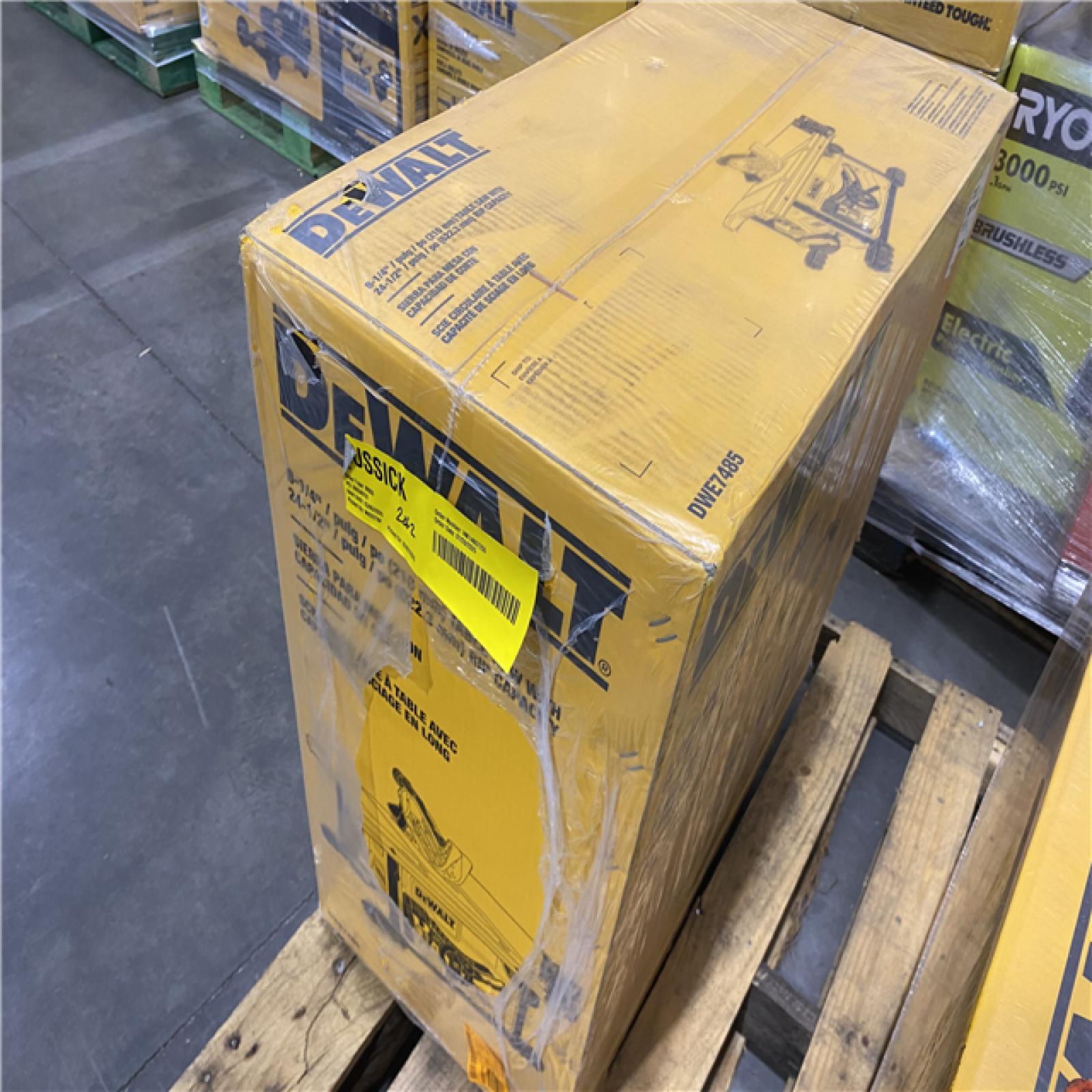 NEW- DeWalt 15 Amps Corded 8-1/4 in. Compact Table Saw