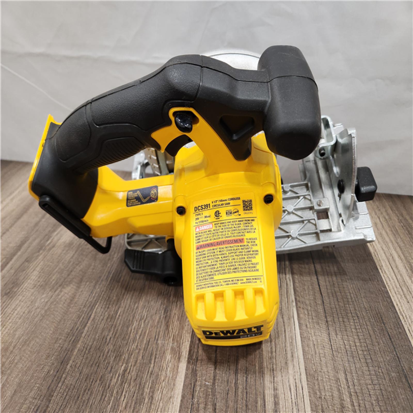 AS-IS DEWALT 20V MAX Cordless 6.5 in. Sidewinder Style Circular Saw (Tool Only)