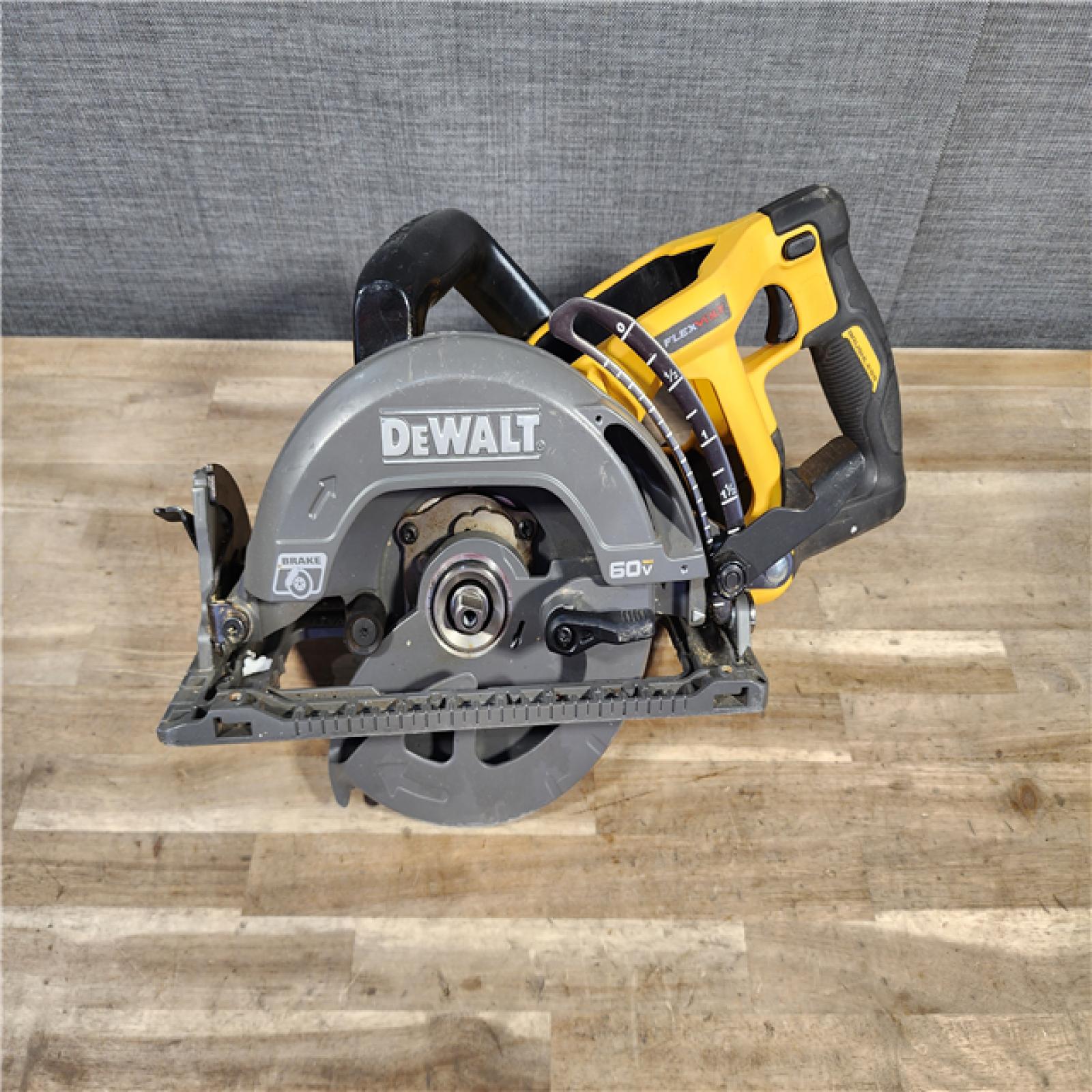 HOUSTON LOCATION - AS-IS DEWALT FLEXVOLT 60V MAX Cordless Brushless 7-1/4 in. Wormdrive Style Circular Saw (Tool Only)