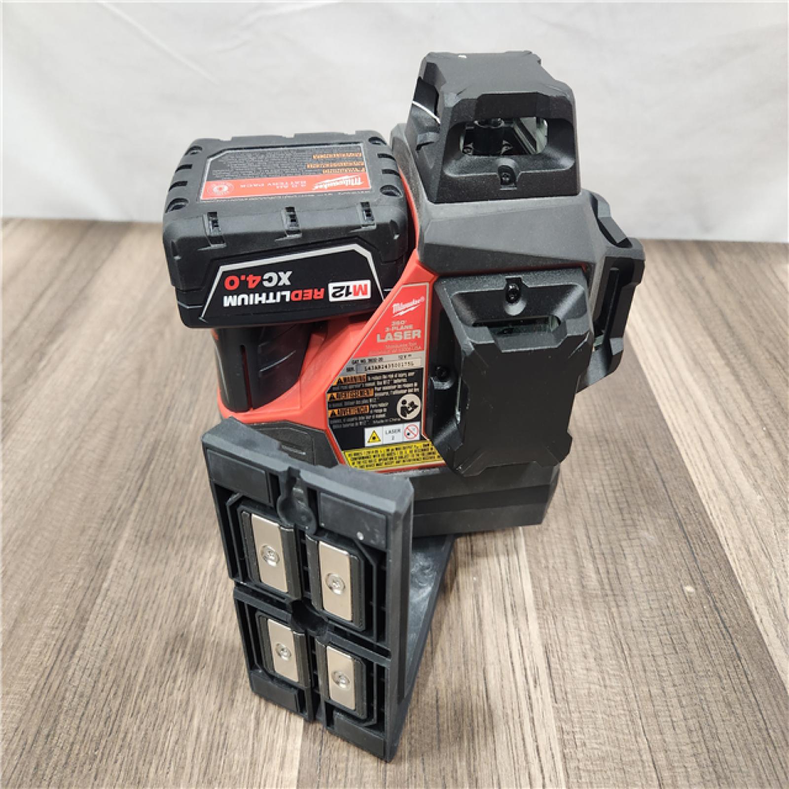AS-IS- Milwaukee- M12 Green Beam Laser 360° 3-Plane Kit