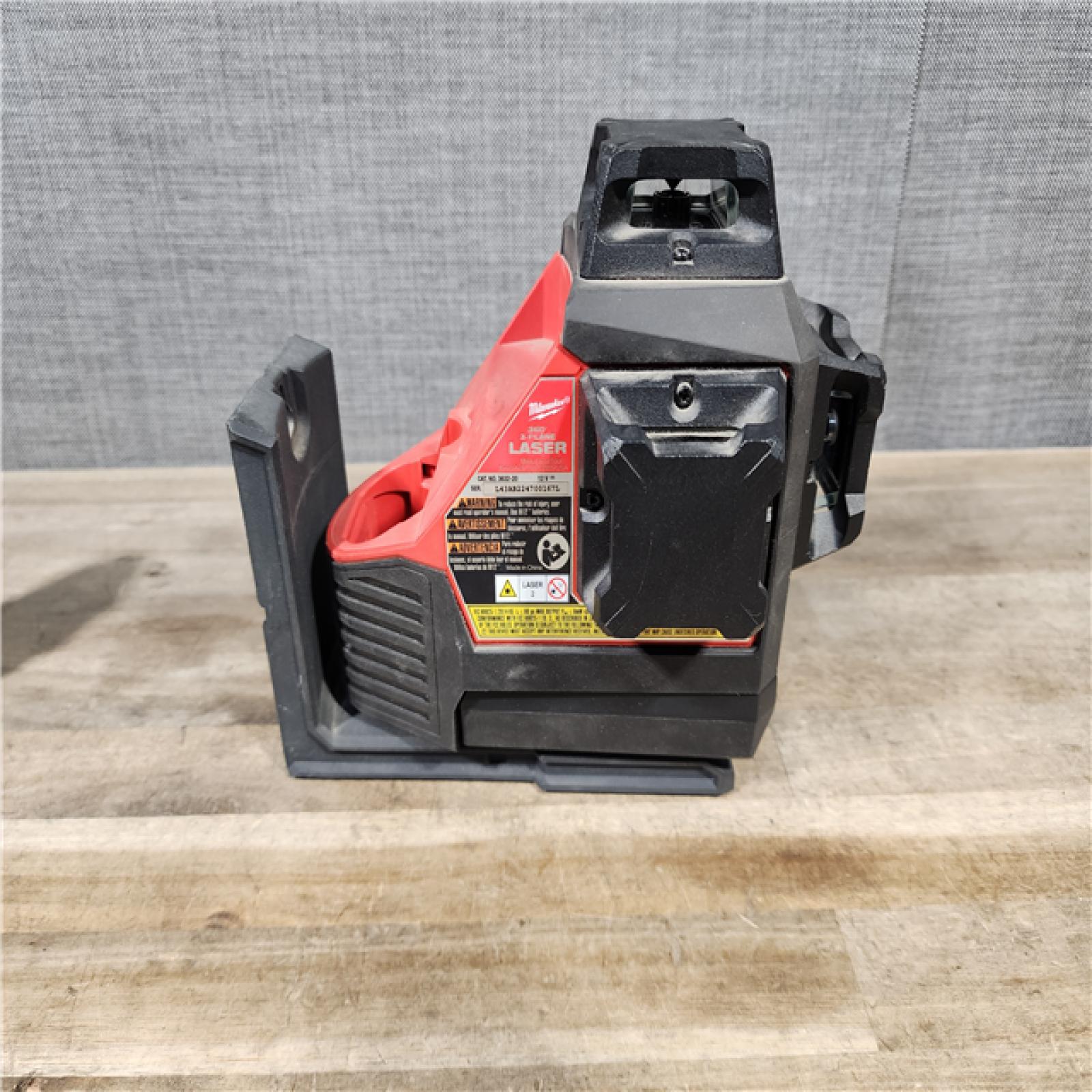 HOUSTON LOCATION - AS-IS Milwaukee-3632-21 M12 Green Beam Laser 360° 3-Plane Kit