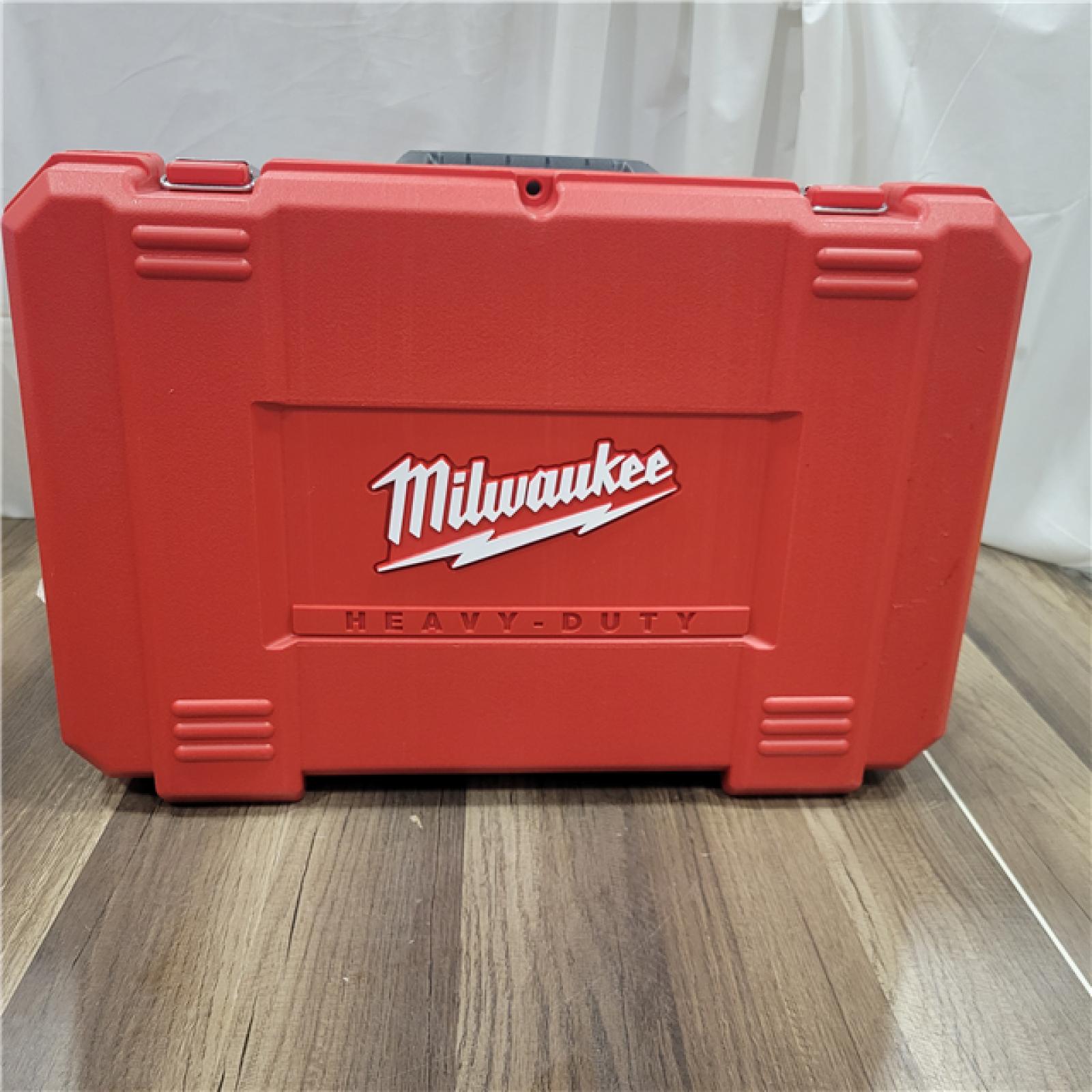 AS-IS Milwaukee M12 Force Logic Press Tool 1/2 in. to 1 in. Kit