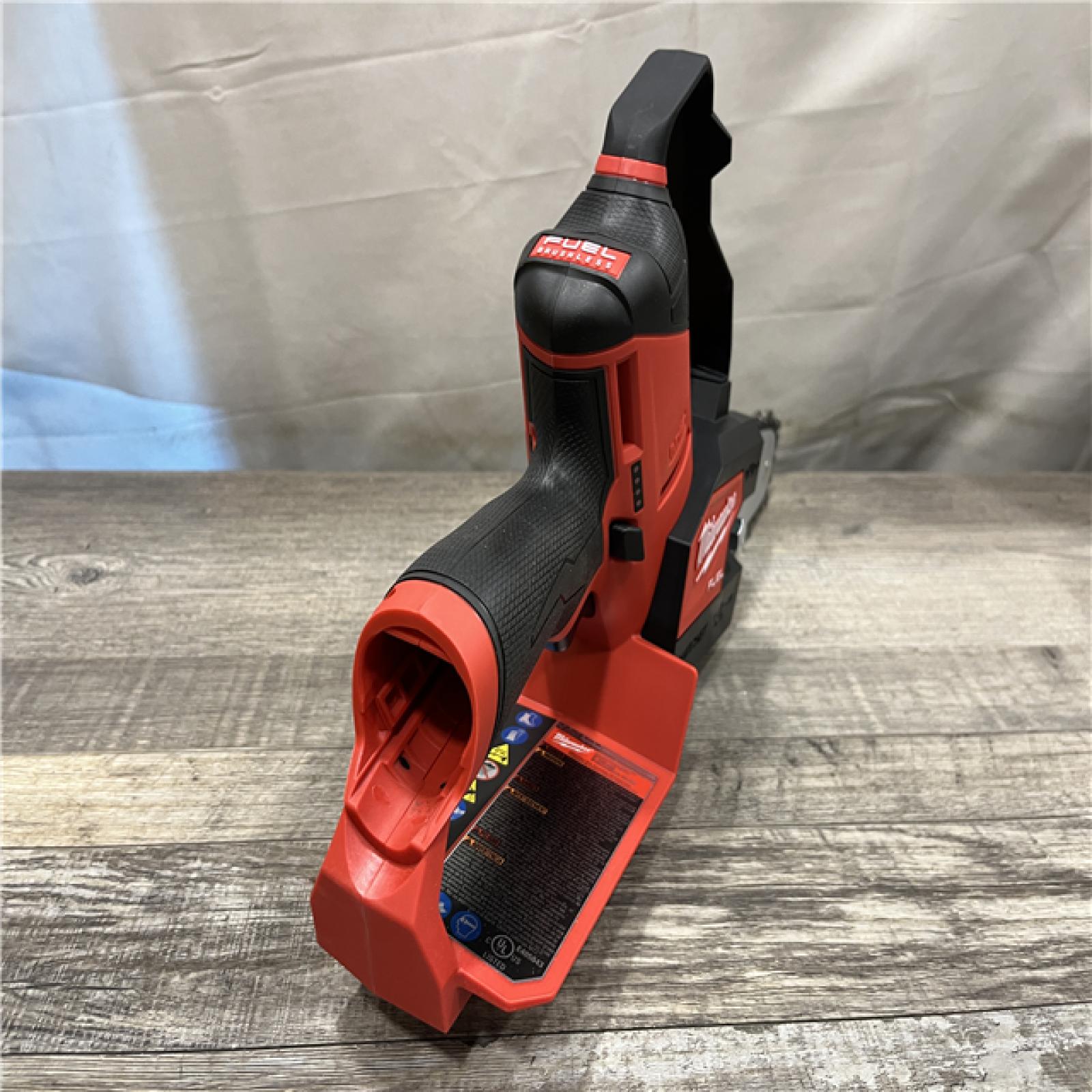 AS-IS Milwaukee FUEL 6 in. 12V Lithium-Ion Brushless Cordless Pruning Saw HATCHET (Tool-Only)