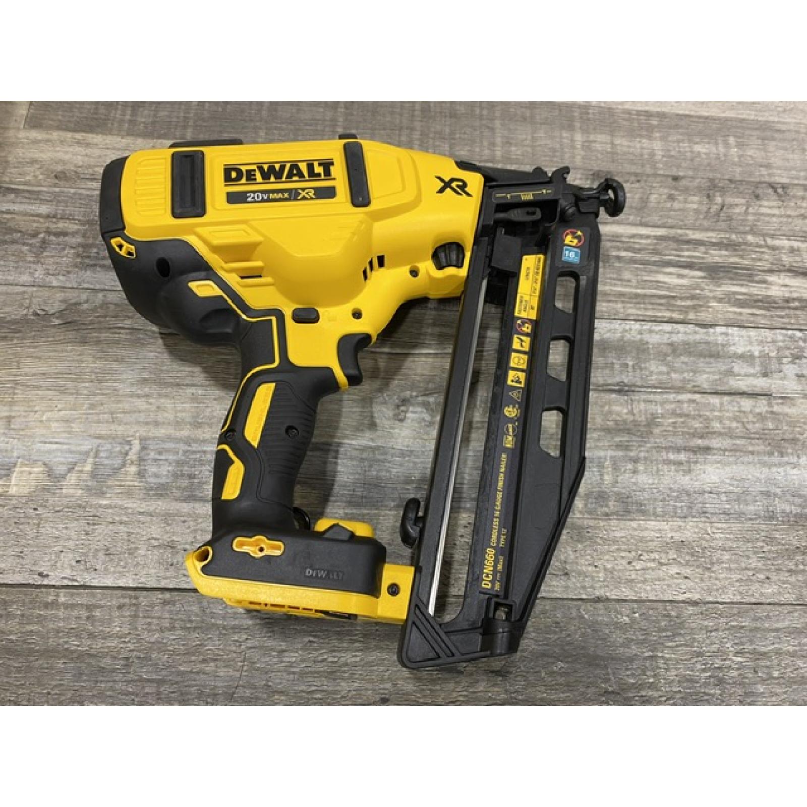 AS-IS DEWALT 20V MAX XR 16-Gauge Electric Cordless Angled Finishing Nailer Kit
