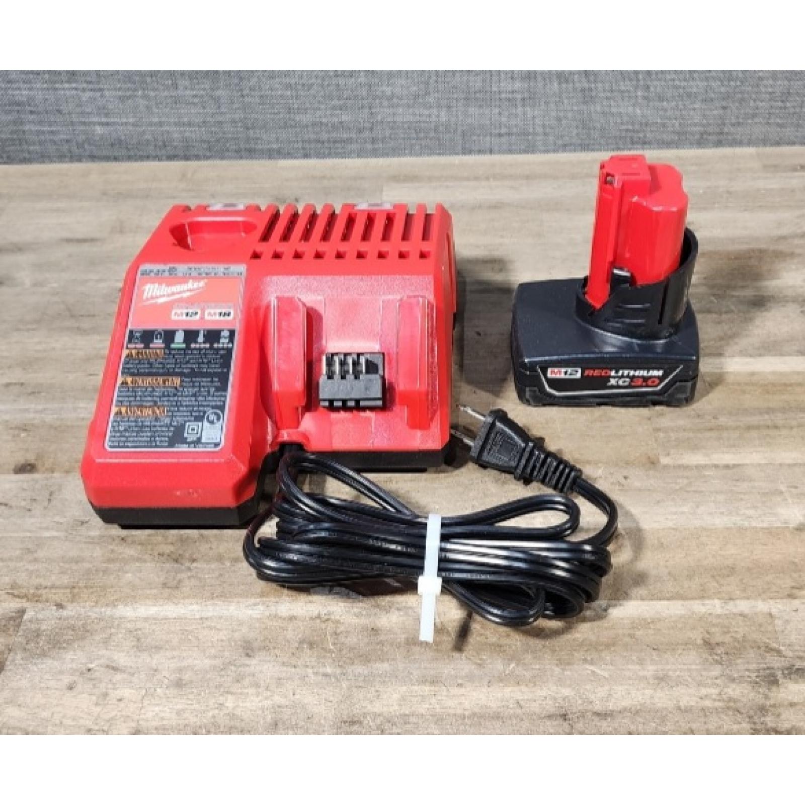 HOUSTON LOCATION - AS-IS Milwaukee Green 125 Ft. Cross Line and Plumb Points Laser Level Kit