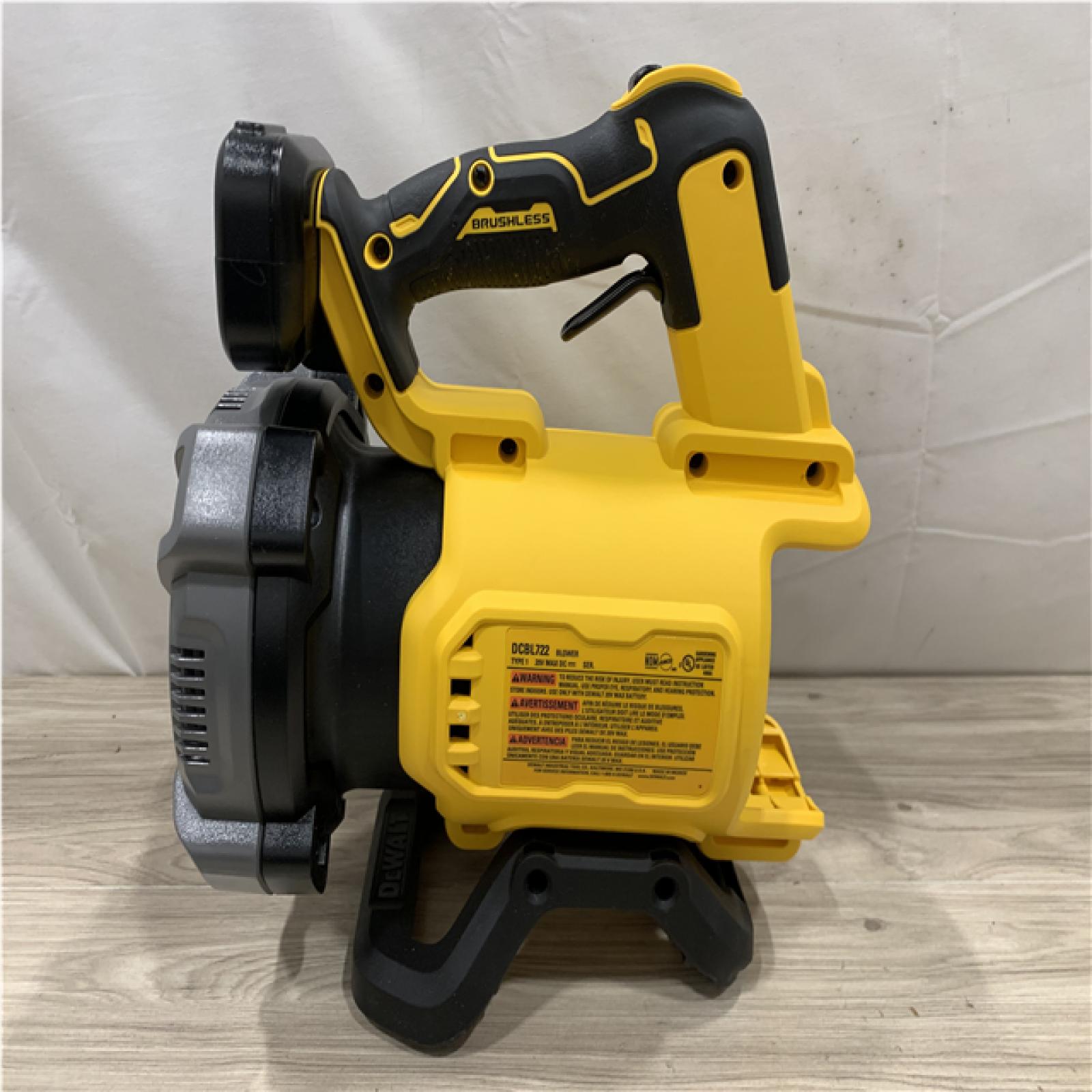 AS-IS DeWalt 20V MAX 125 MPH 450 CFM Brushless Cordless Battery Powered Blower Kit