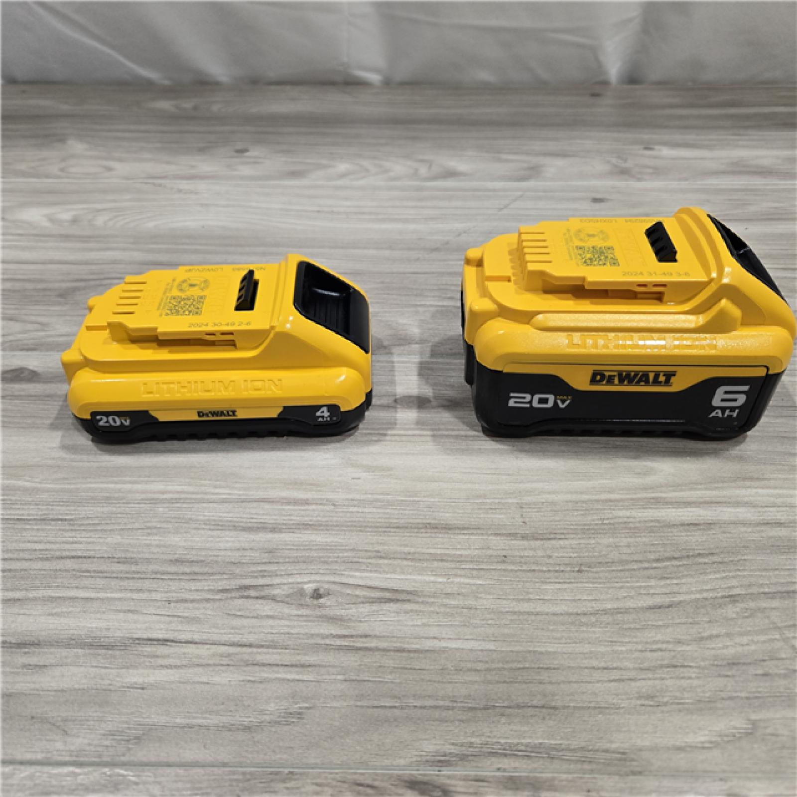 LIKE NEW! - DEWALT 20V MAX Lithium-Ion 6.0Ah and 4.0Ah Battery and Charger Starter Kit
