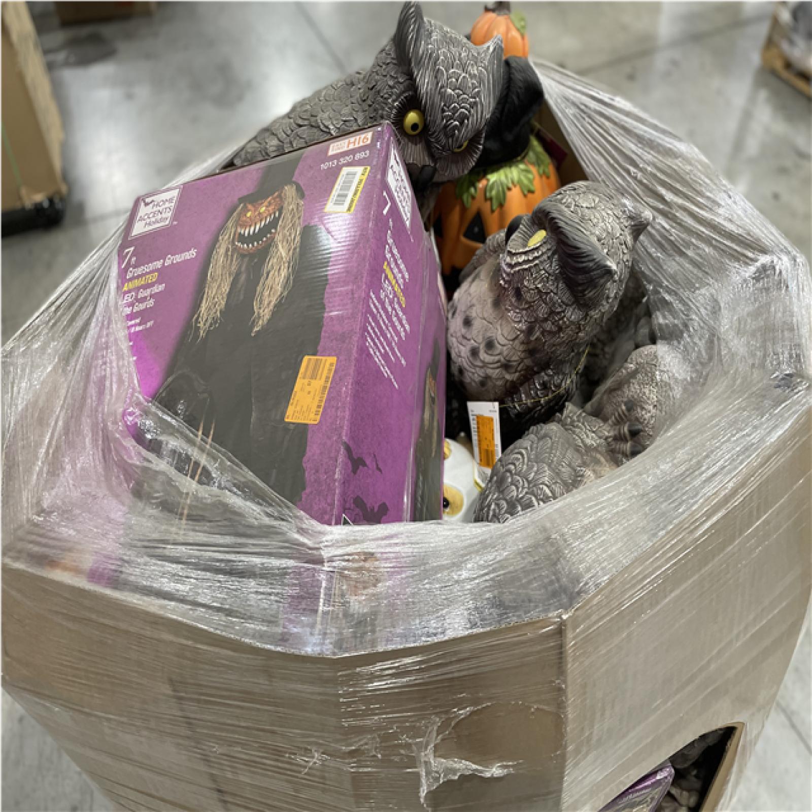 DALLAS LOCATION- AS - IS ASSORTED HOLIDAY DECORATIONS PALLET