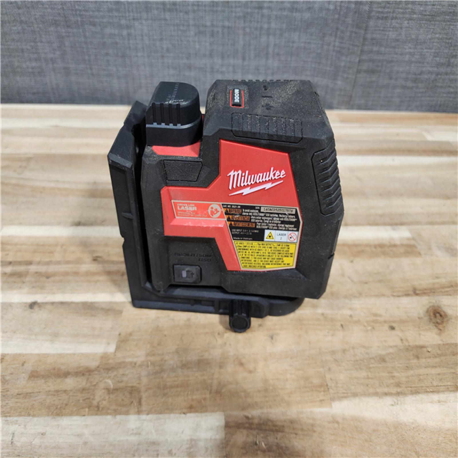 HOUSTON LOCATION - AS-IS MILWAUKEE 100 ft. REDLITHIUM Lithium-Ion USB Green Rechargeable Cross Line Laser Level (TOOL ONLY)