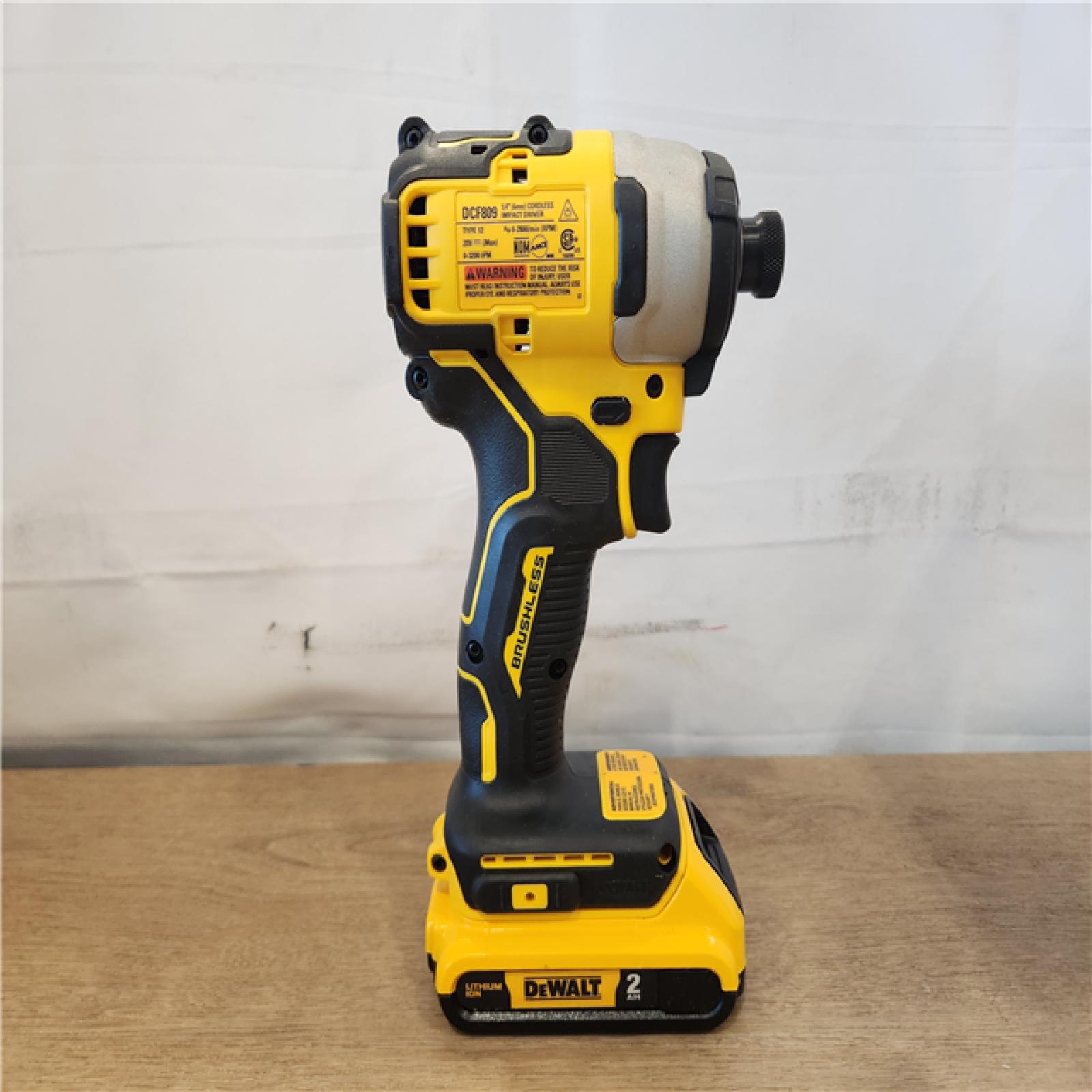 DeWalt ATOMIC 20V MAX Brushless Compact 1/4 in. Impact Driver Kit