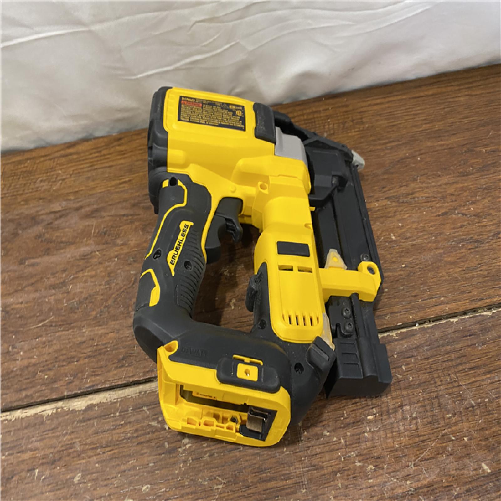 AS-IS DEWALT ATOMIC 20V MAX Lithium Ion Cordless 23 Gauge Pin Nailer Kit with 3.0Ah Battery and Charger
