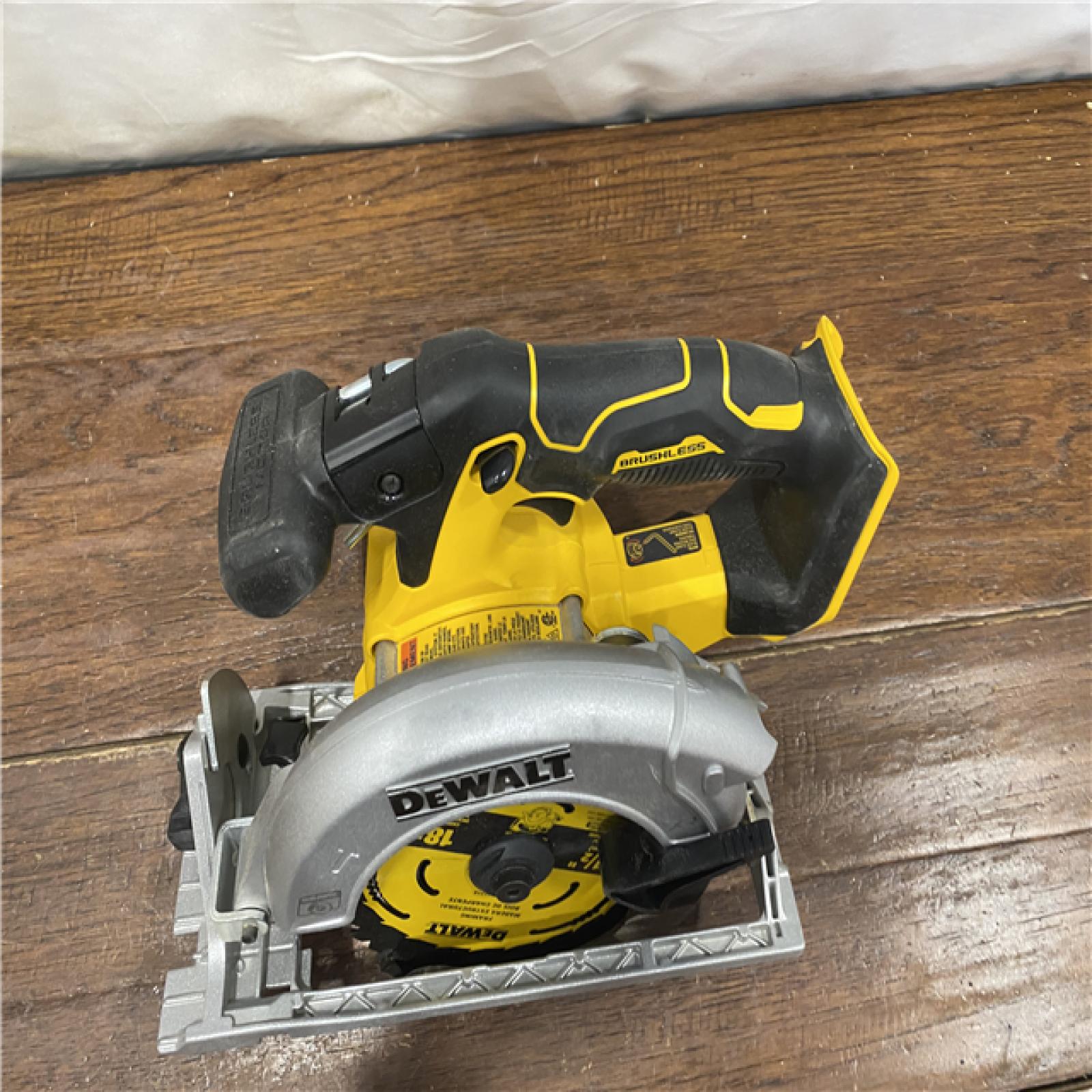 AS-IS DeWALT DCS565B 20V Max Brushless 6.5   Cordless Circular Saw