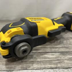 AS-IS DEWALT ATOMIC 20V MAX Lithium-Ion Cordless Brushless Oscillating Tool Kit